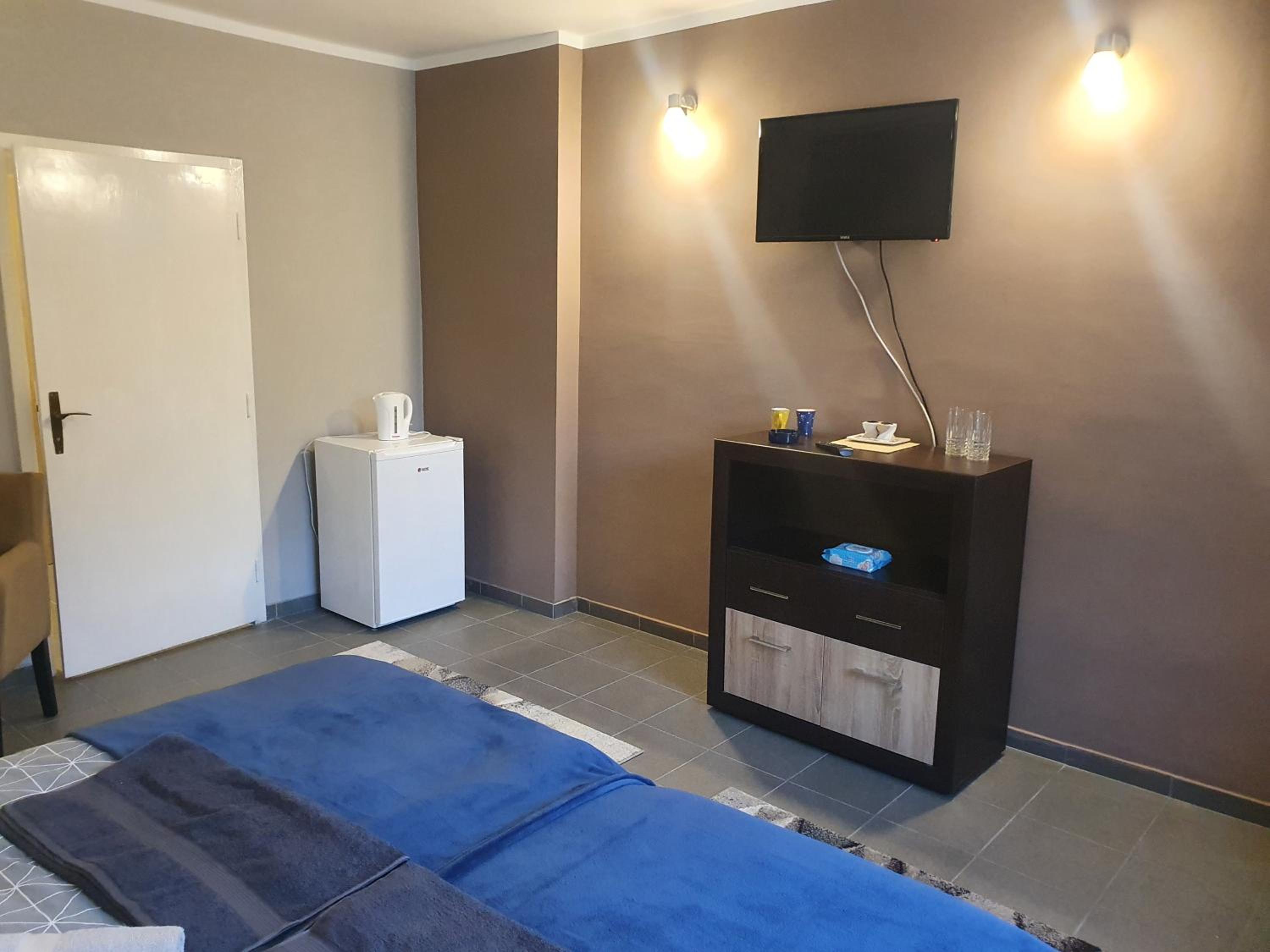 Triple Room with Private Bathroom photo 2
