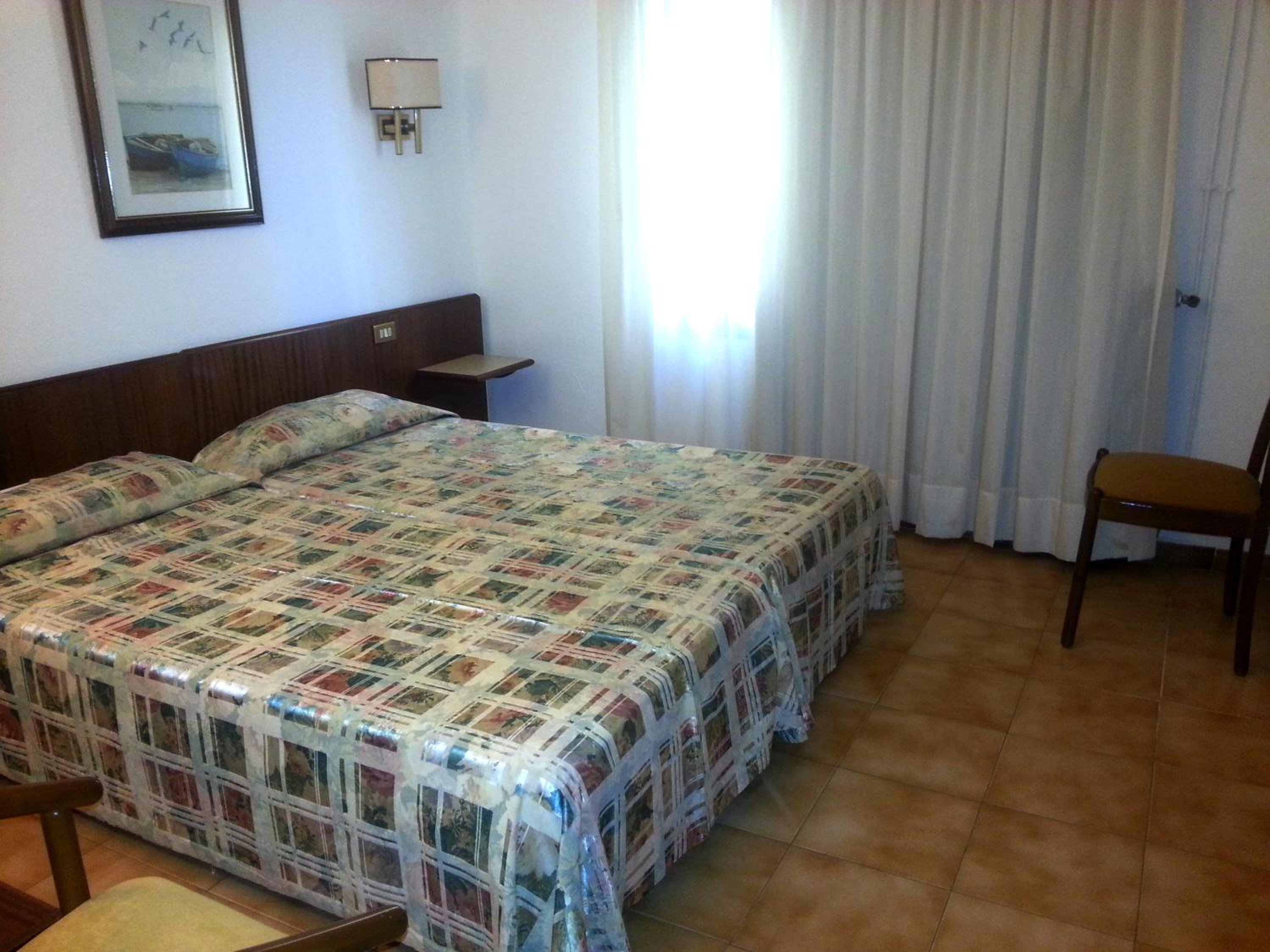 Double or Twin Room - Photo 5