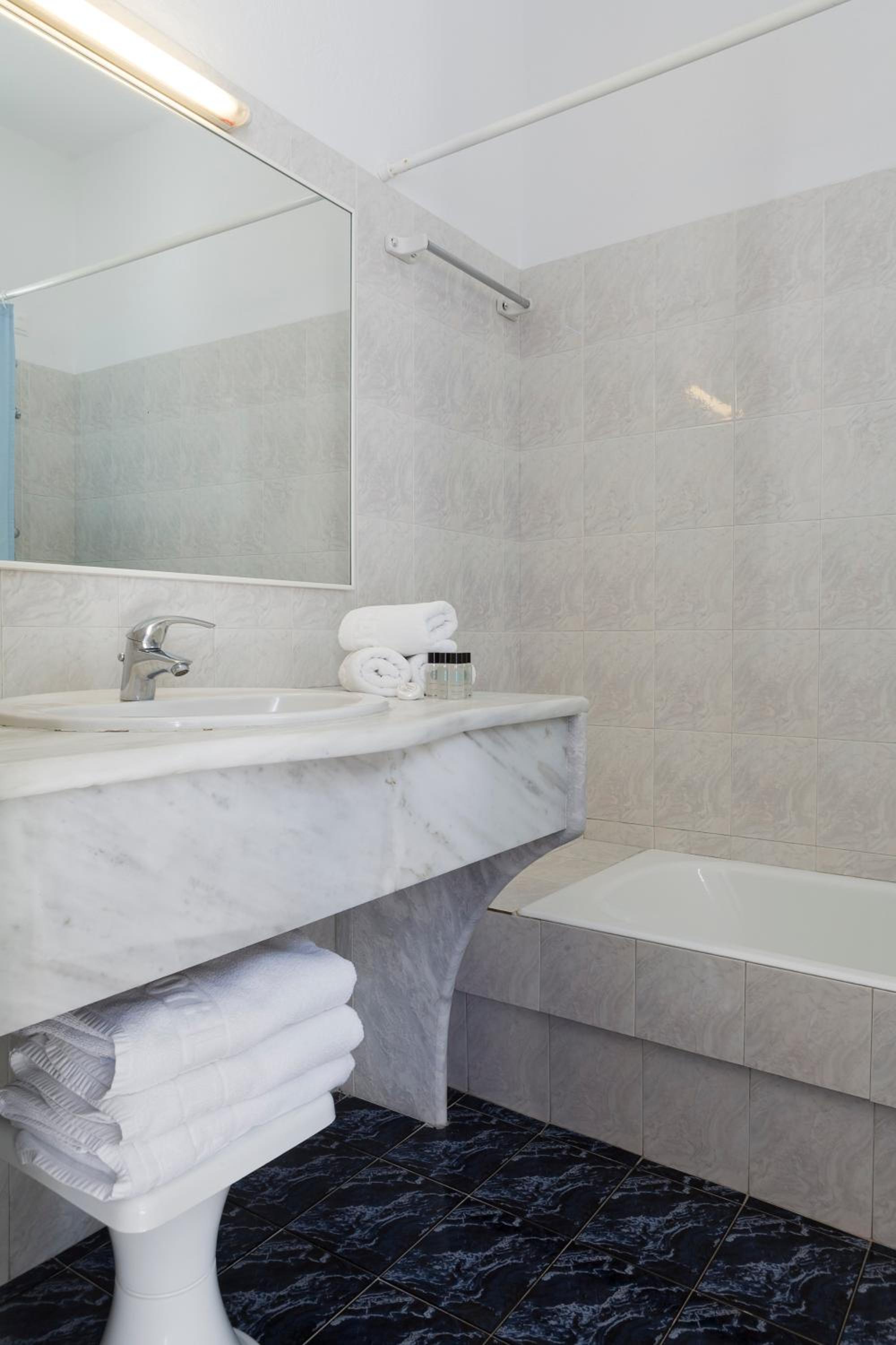 Family Suite - Photo 6