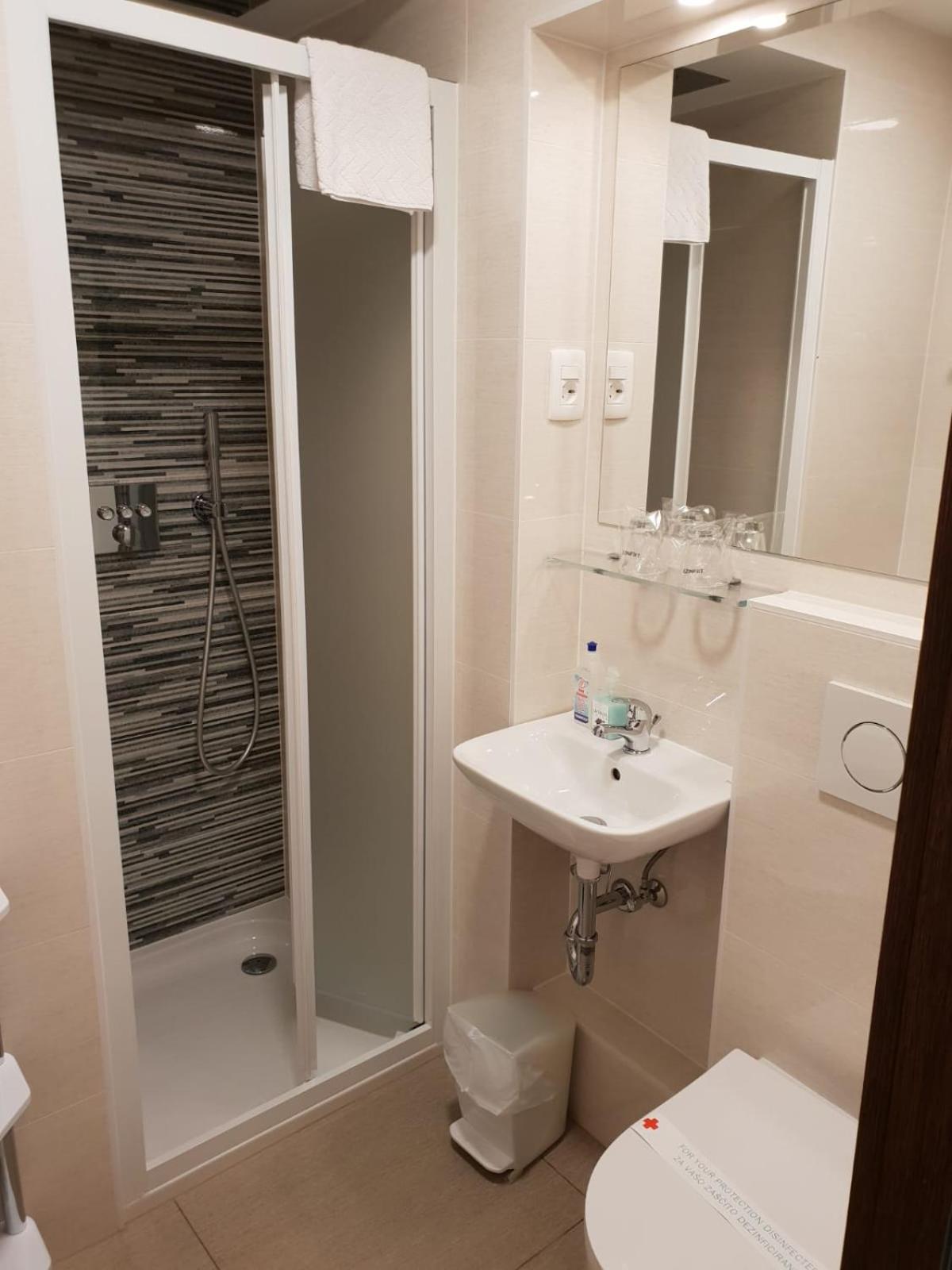 Twin Room - Photo 4