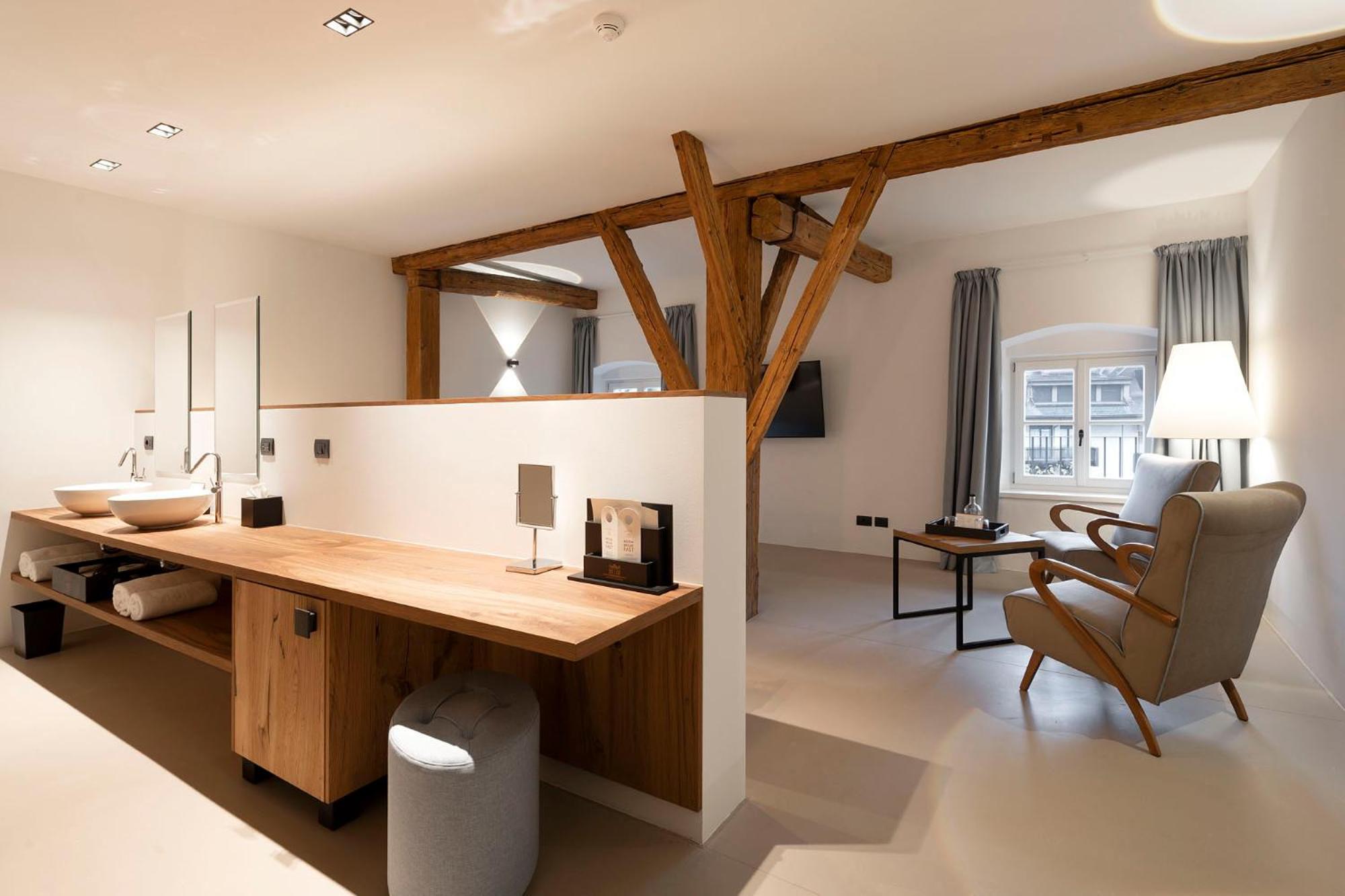 Deluxe Double or Twin Room - Photo 6