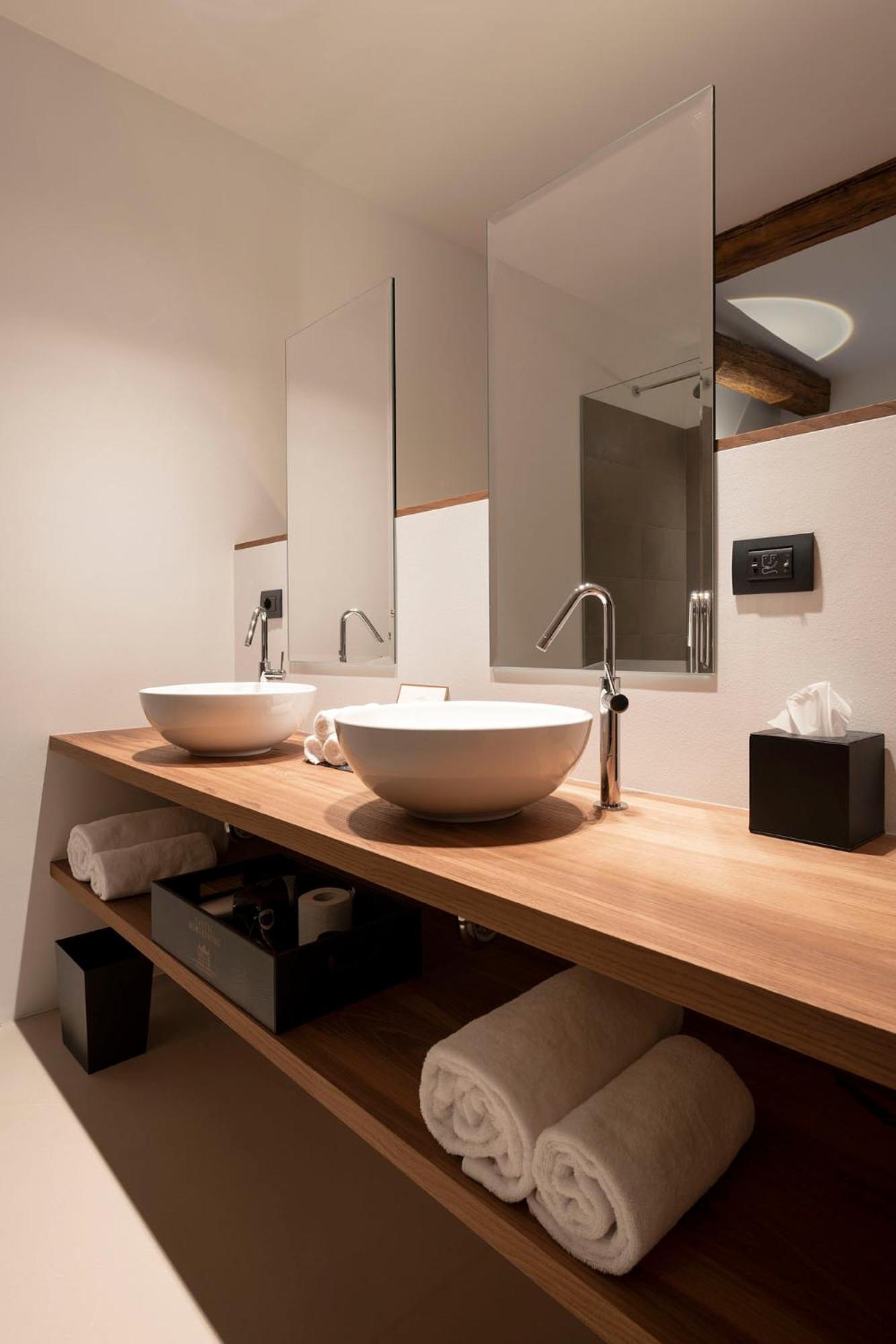 Deluxe Double or Twin Room - Photo 8