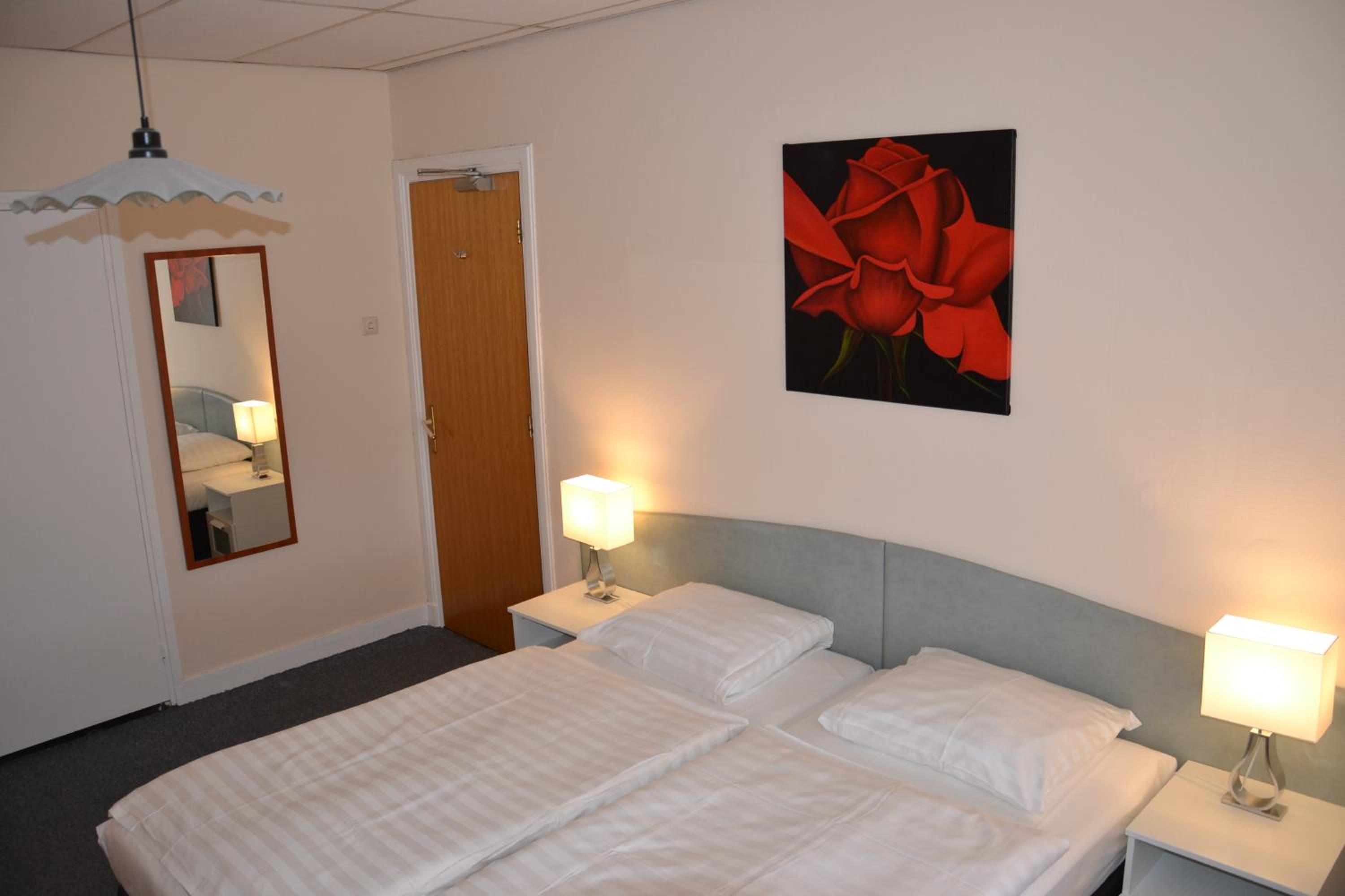 Standard Double Room - Photo 4