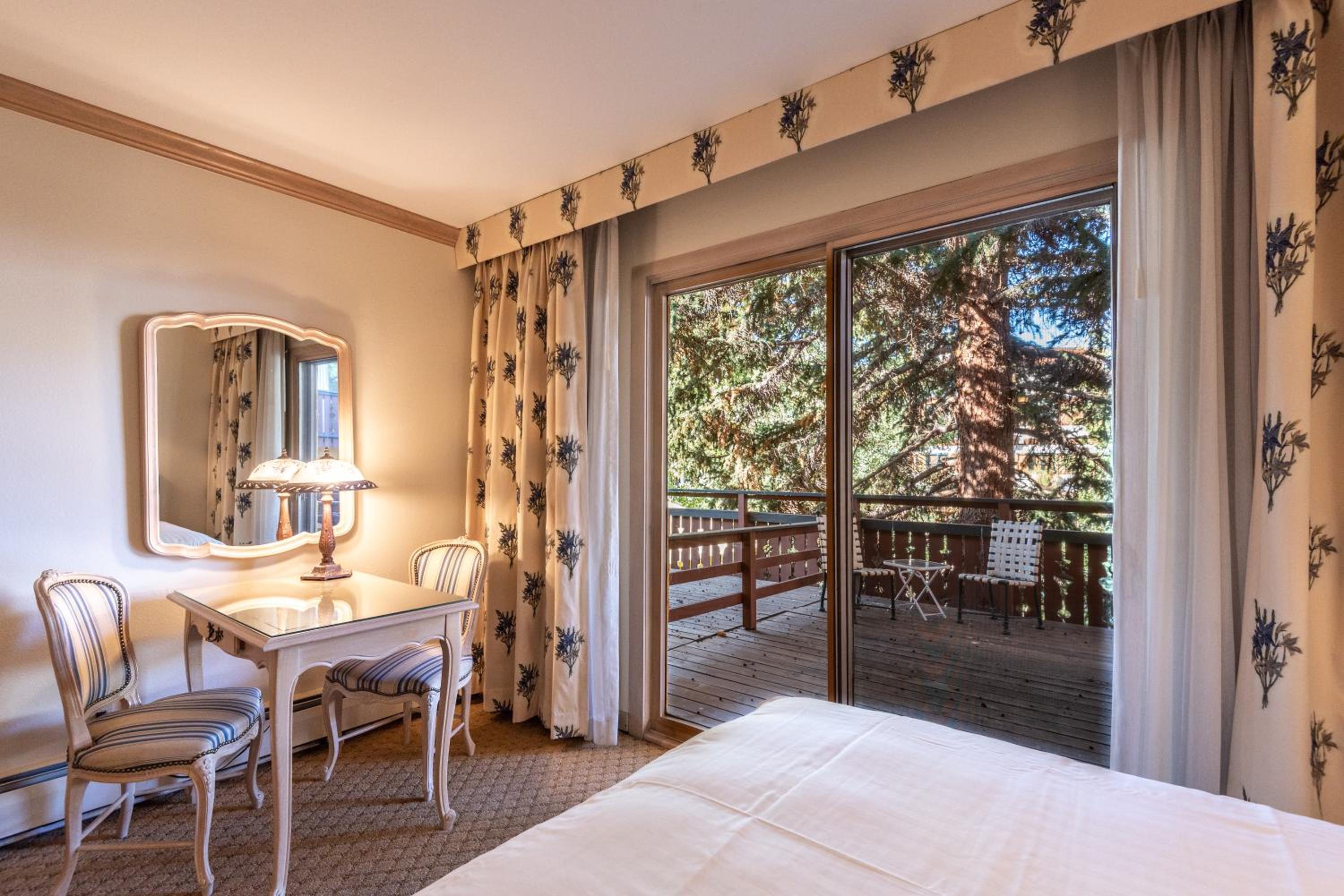 Double Room with Two Double Beds - Photo 2