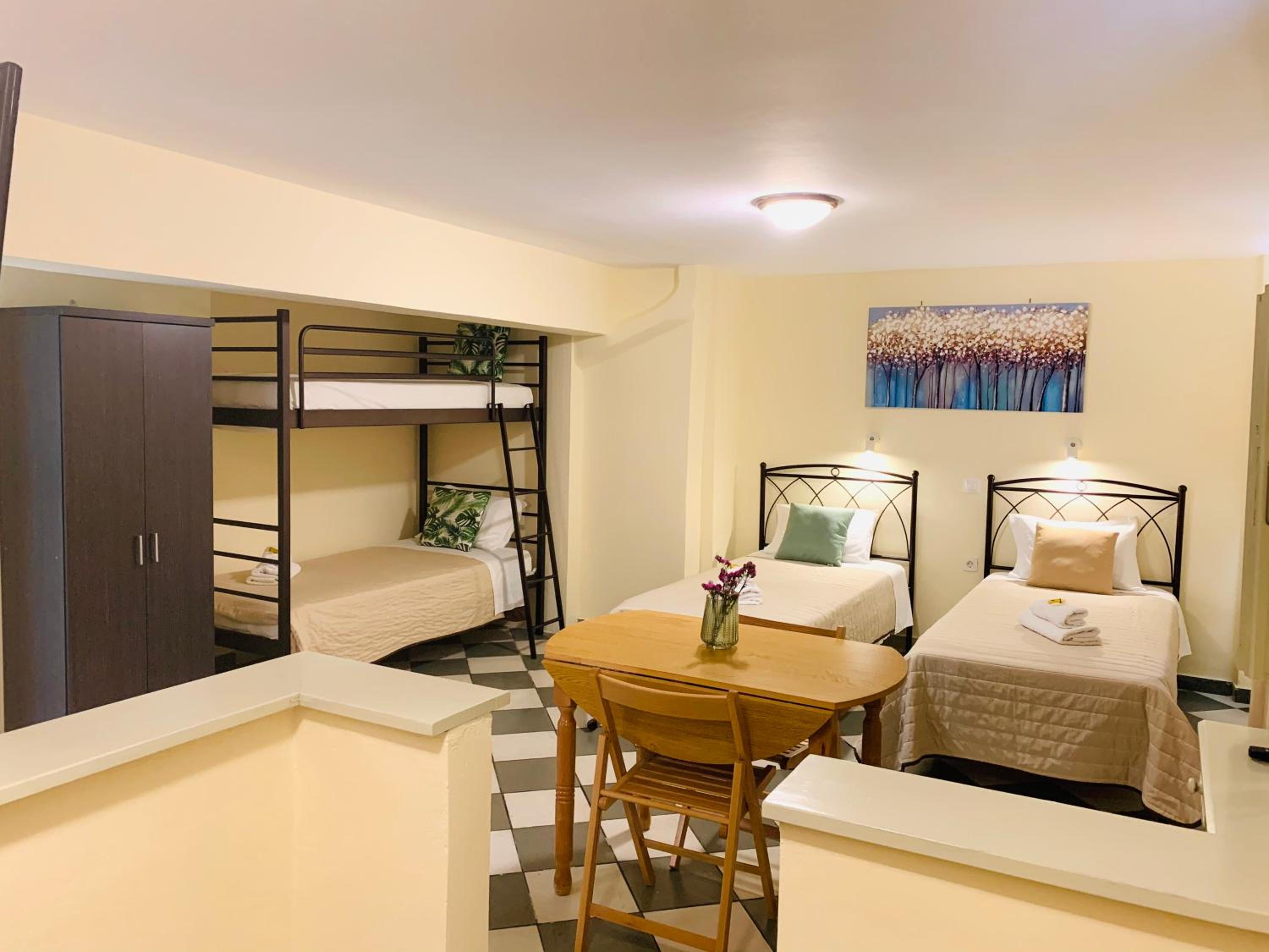 Quadruple Room - Photo 1