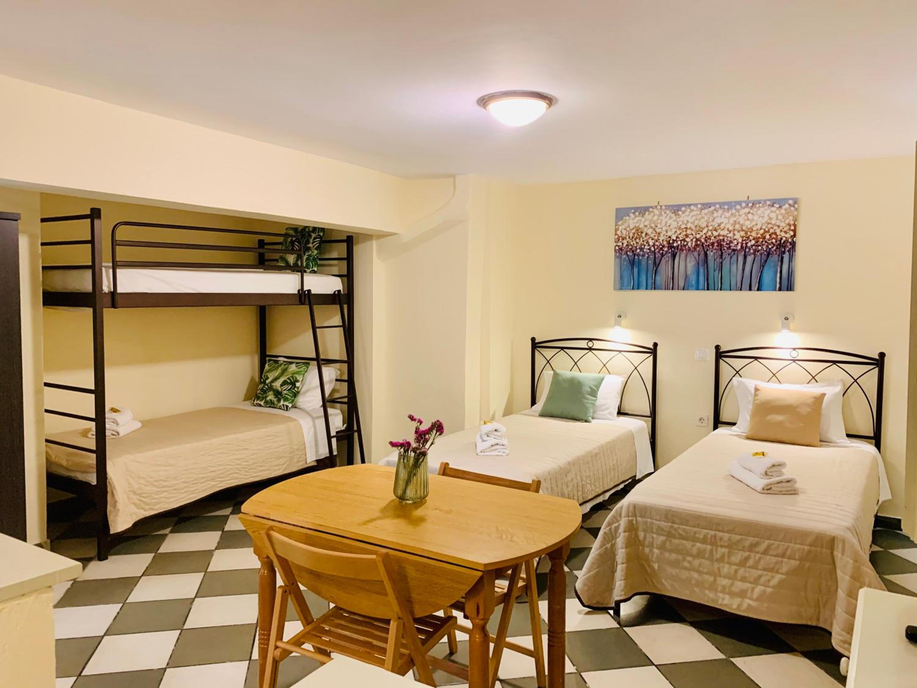 Quadruple Room - Photo 5