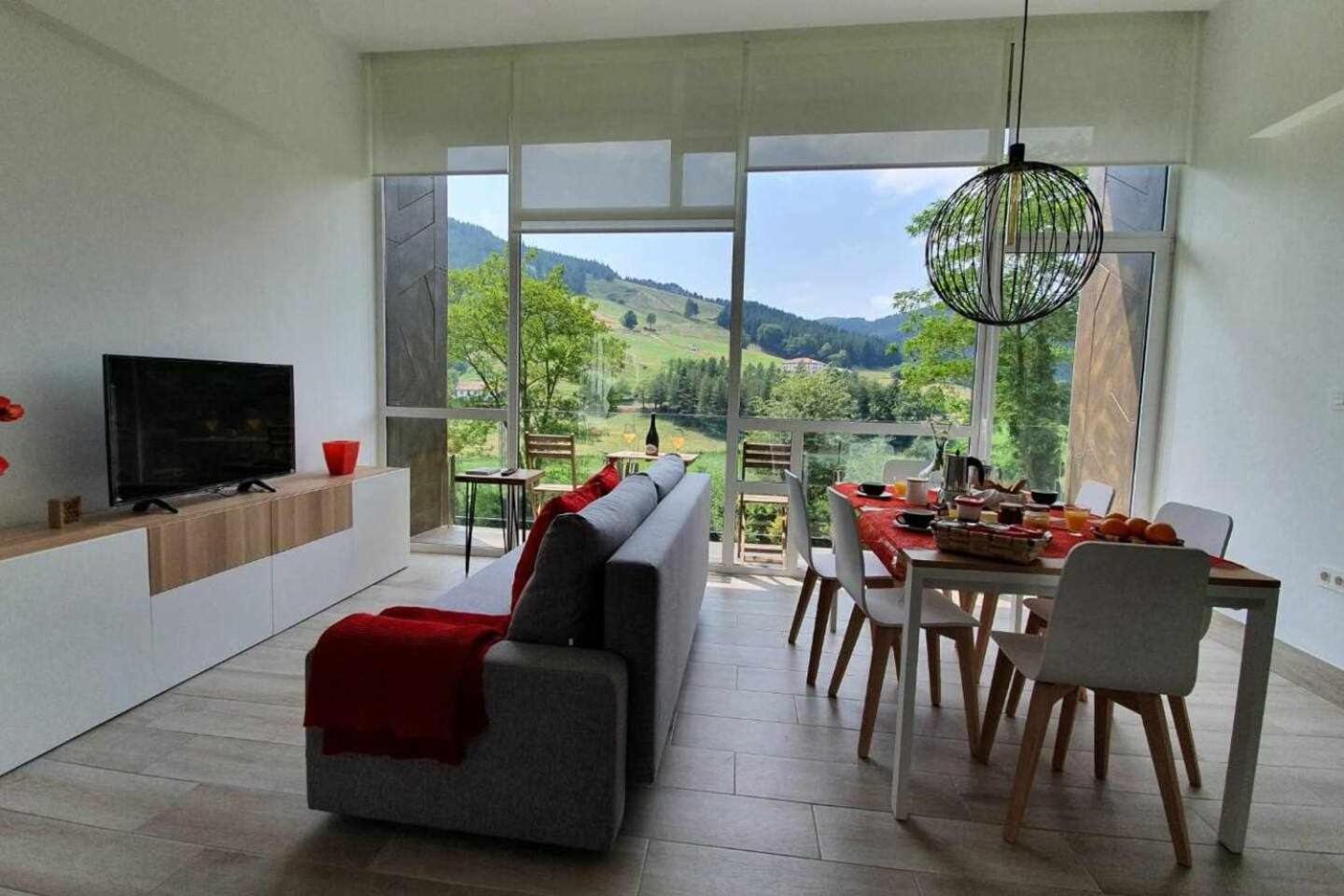 Apartment with Balcony "Mitxoleta" photo 2