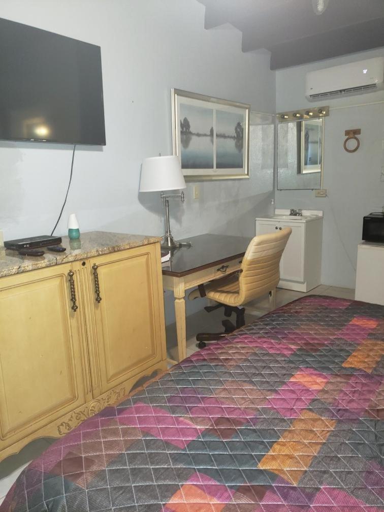 Deluxe King Room photo 2