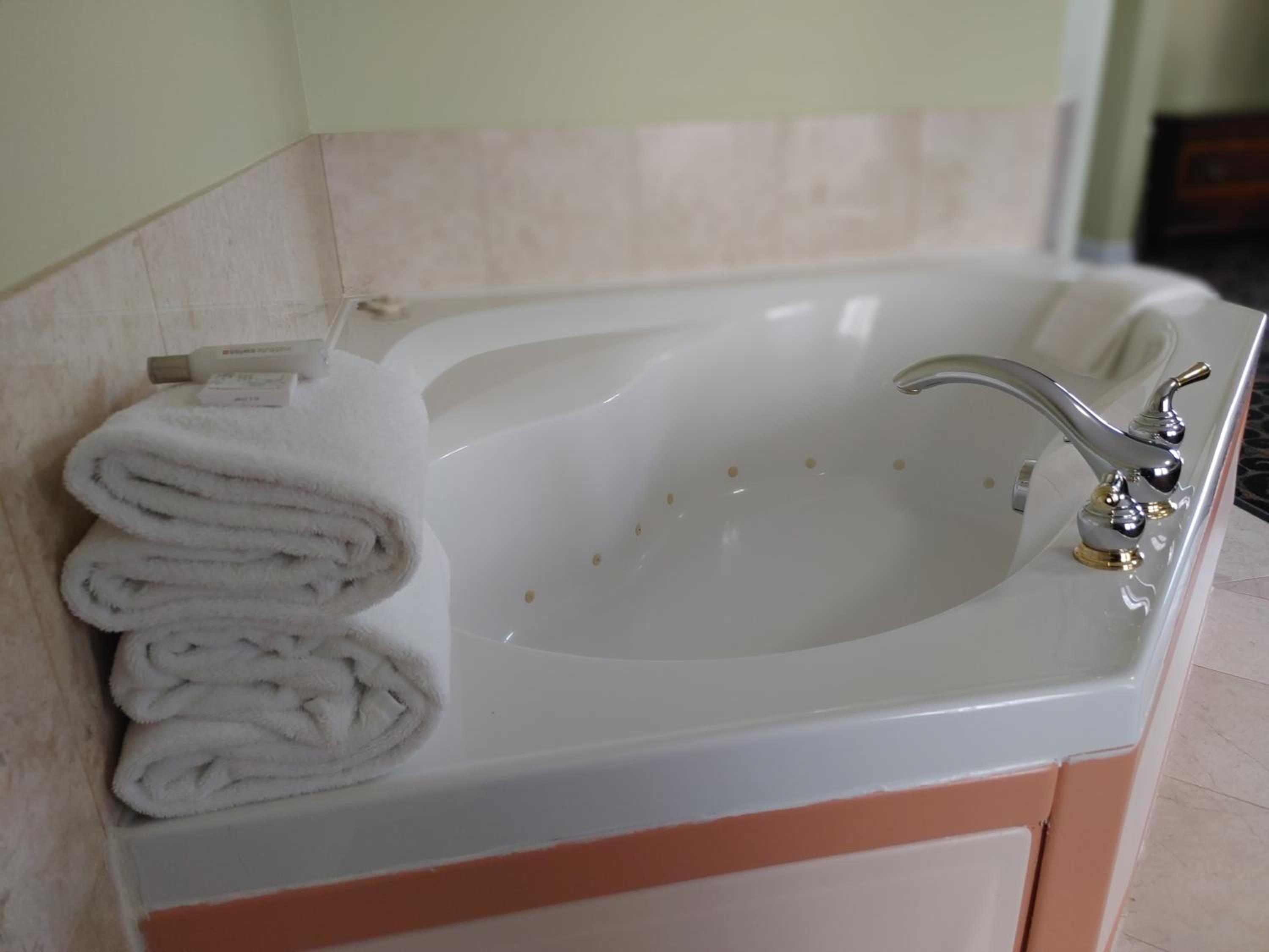 Queen Room with Spa Bath - Photo 10