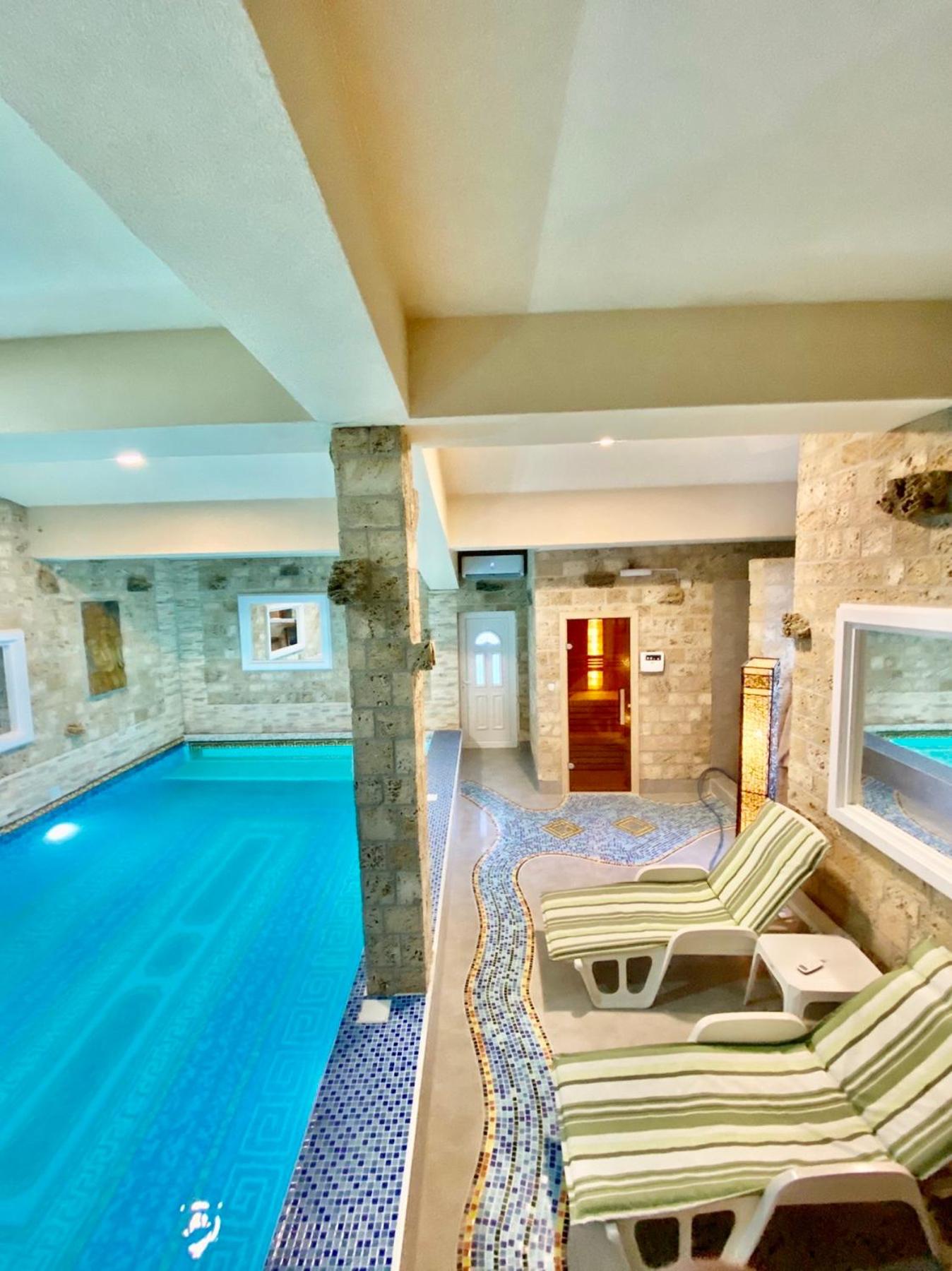 Suite with Private Pool - Photo 4