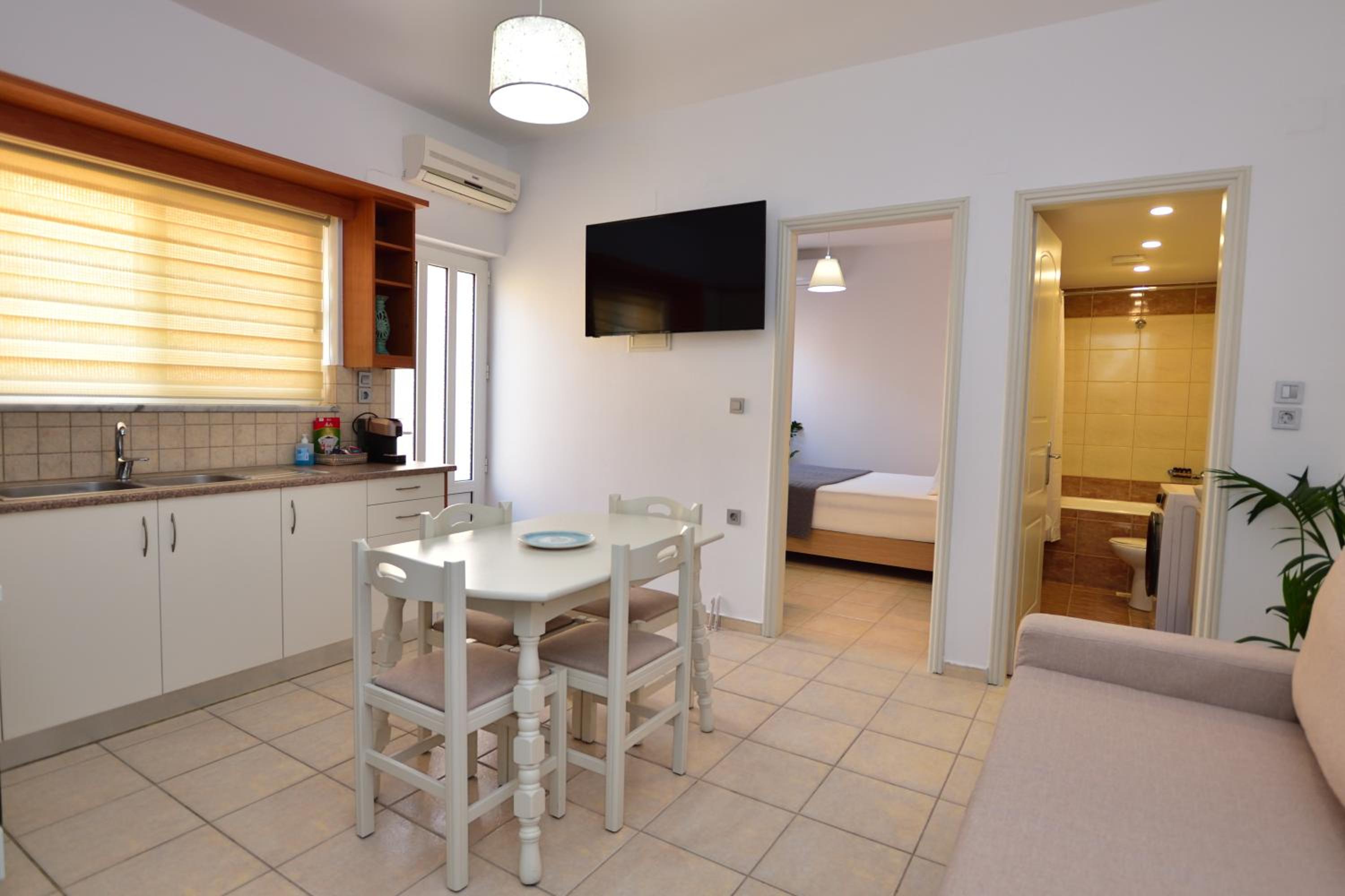 Budget Apartment with Partial Sea View  photo 1