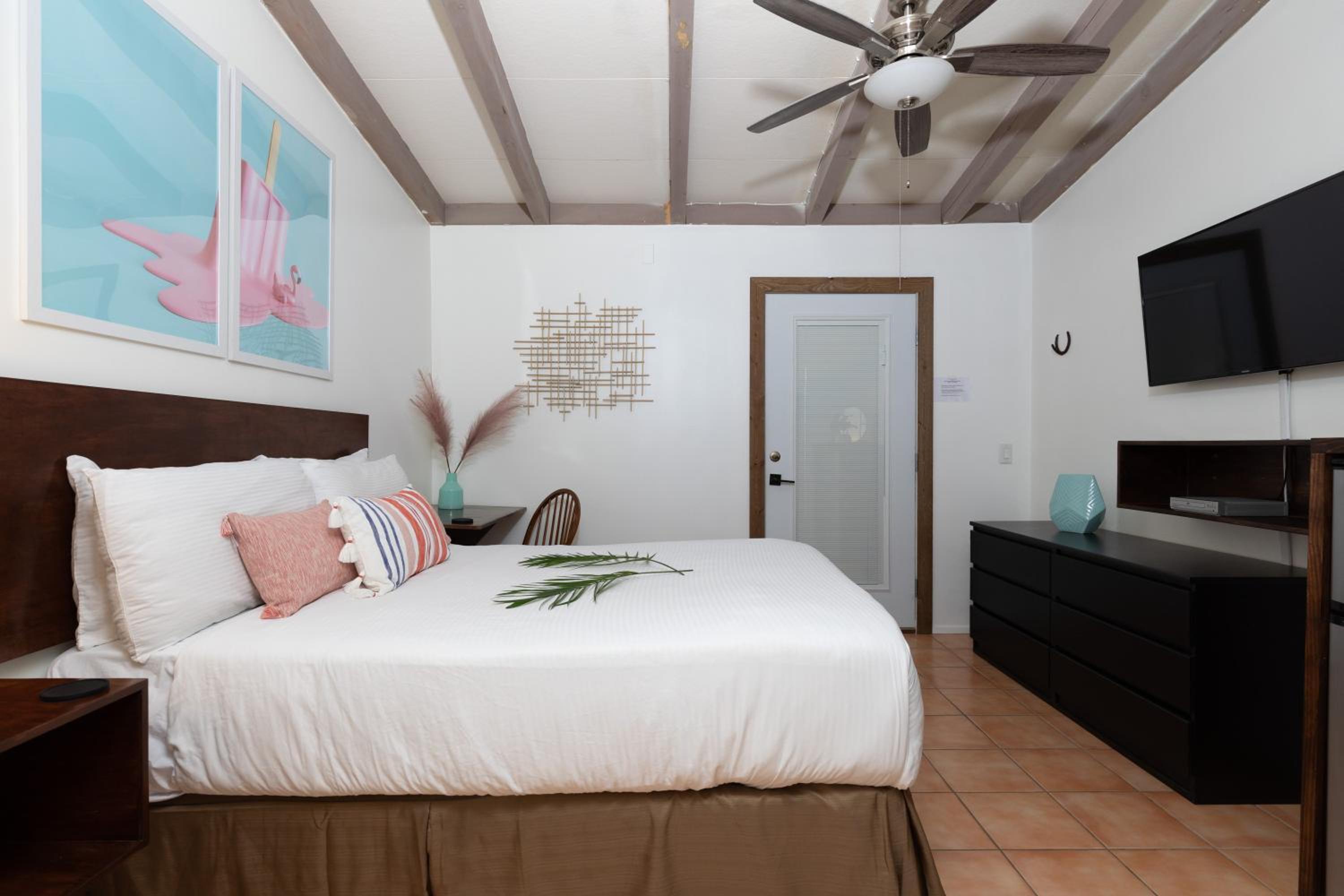 Budget Double Room - Photo 3
