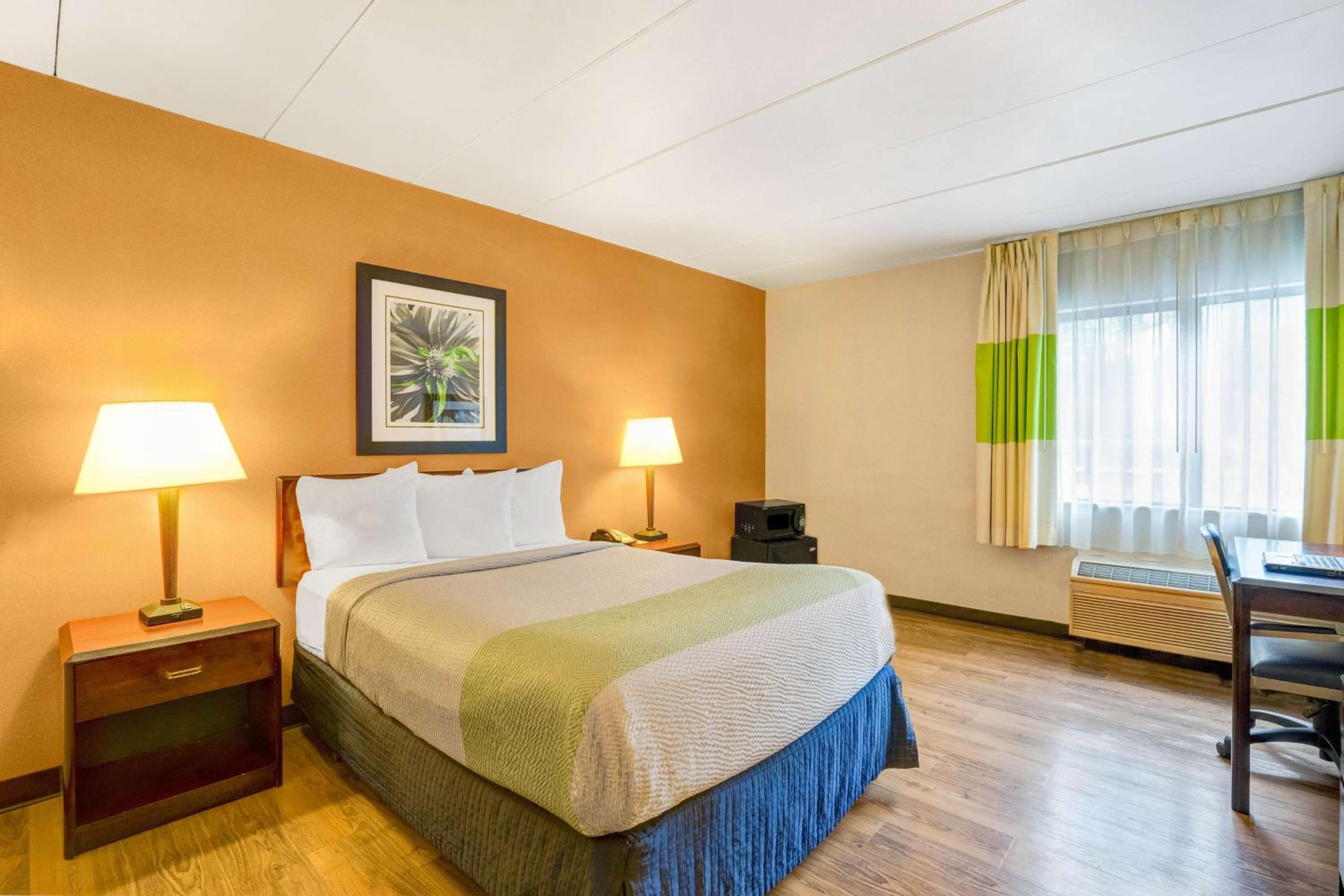 Double Room - Non-Smoking  - Photo 5