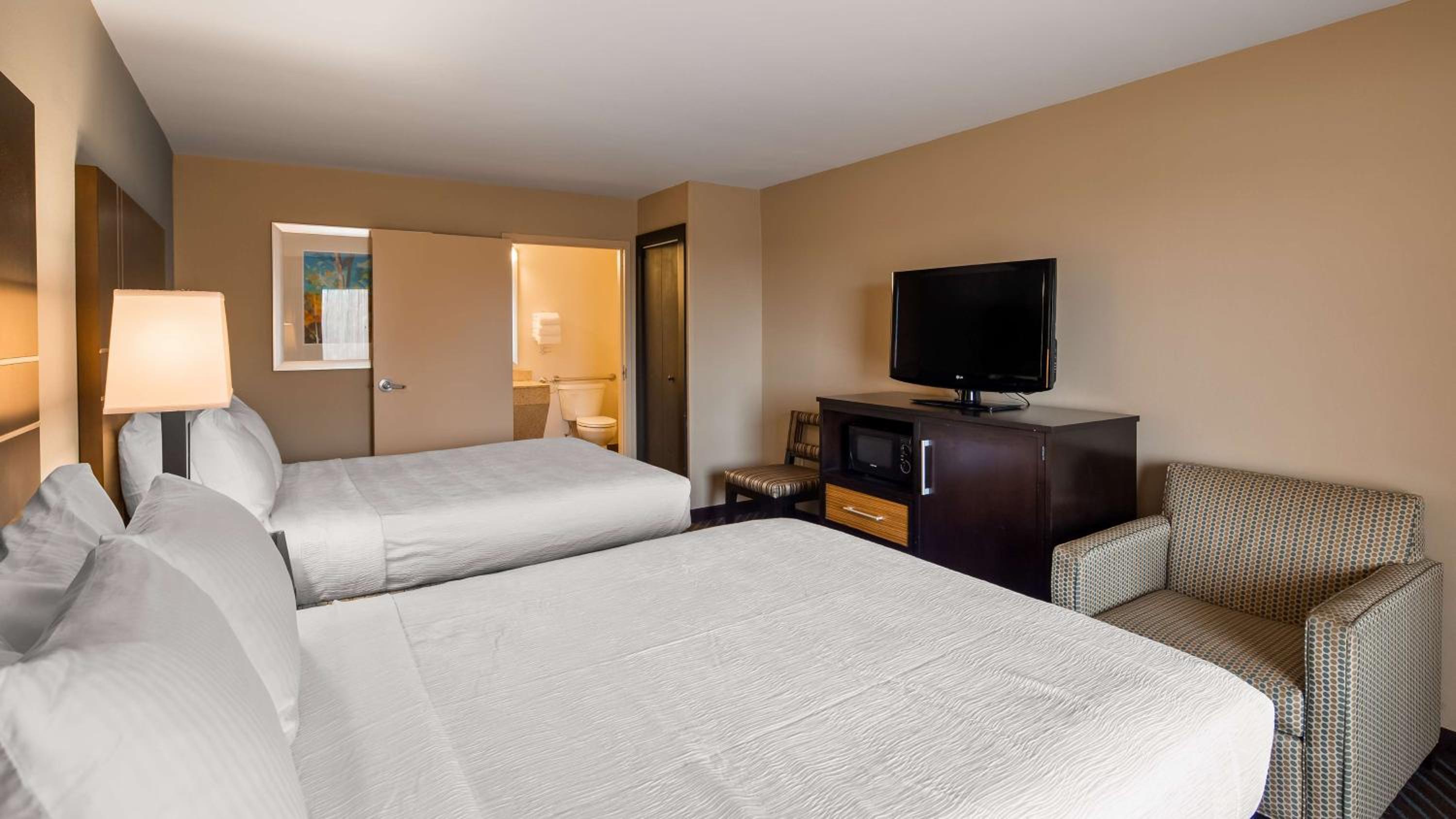 Queen Room with Two Queen Beds with Roll-In Shower - Mobility Access - Photo 1
