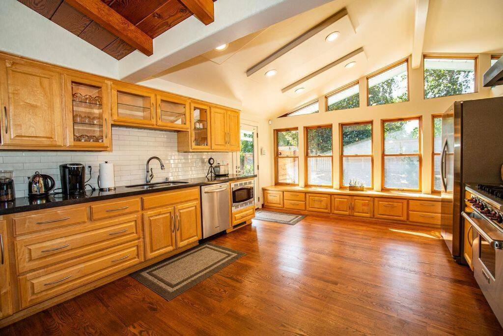 Three-Bedroom Villa - Photo 33