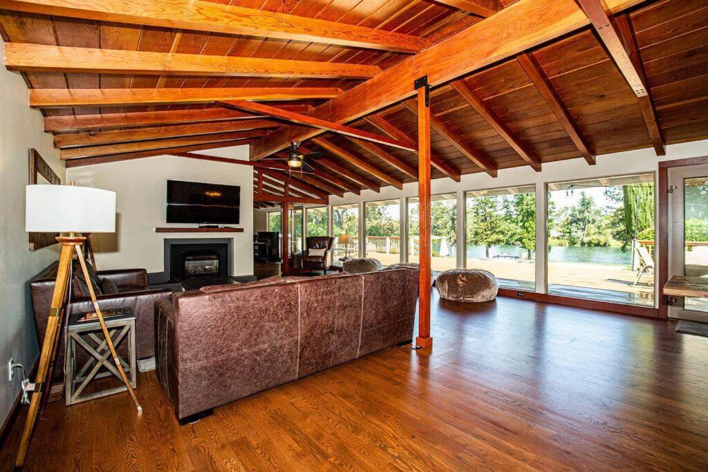 Three-Bedroom Villa - Photo 14