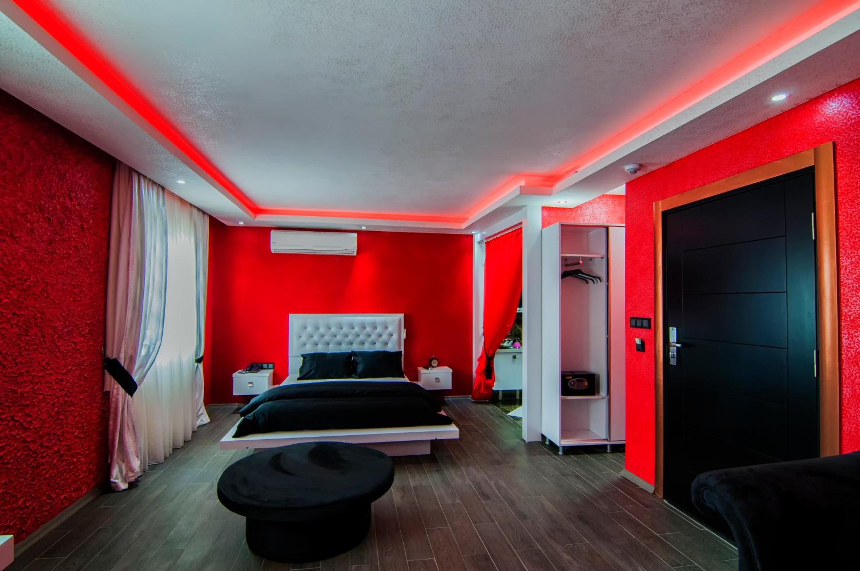 Deluxe King Room photo 3