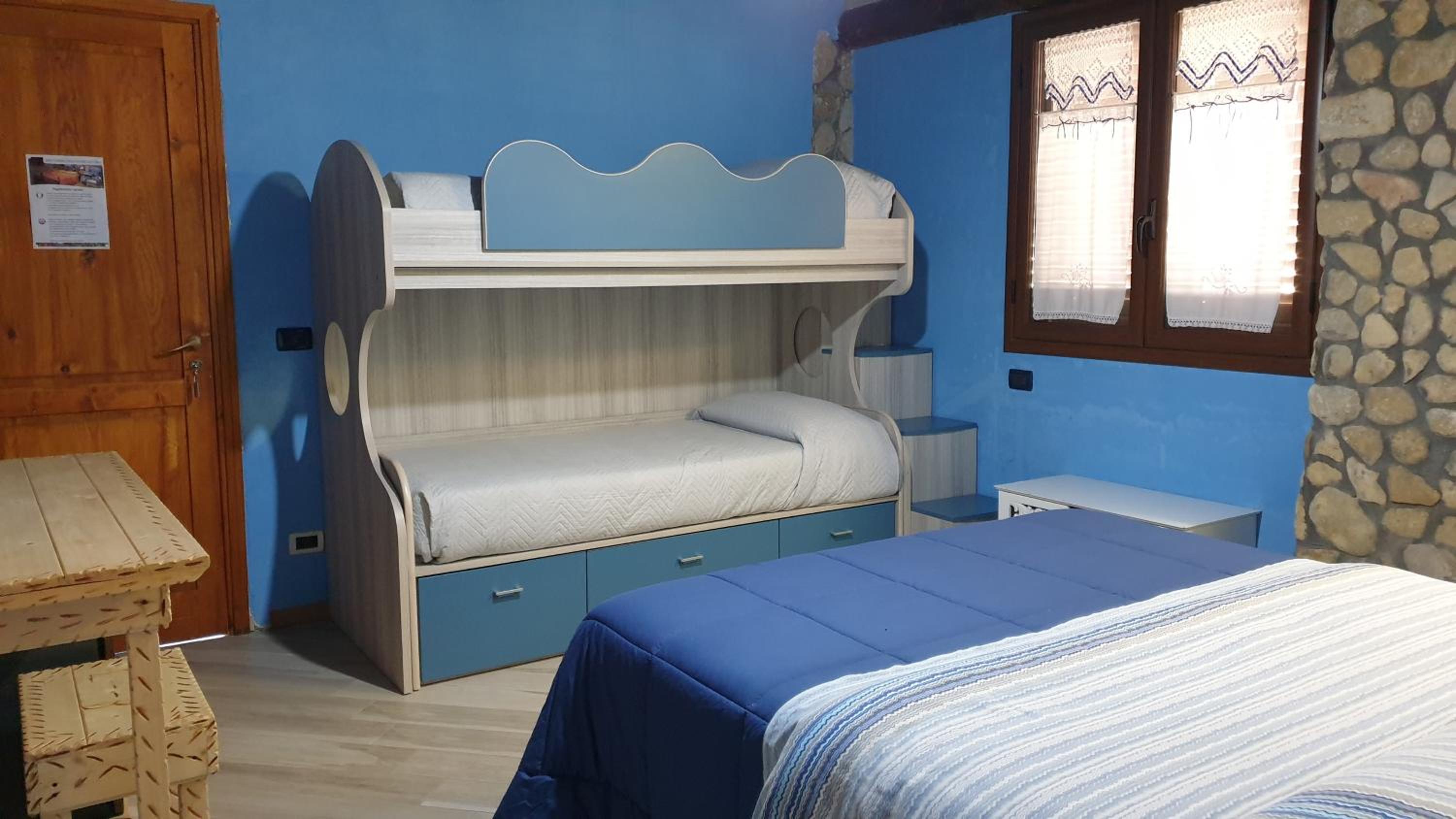 Quadruple Room with Private Bathroom photo 3