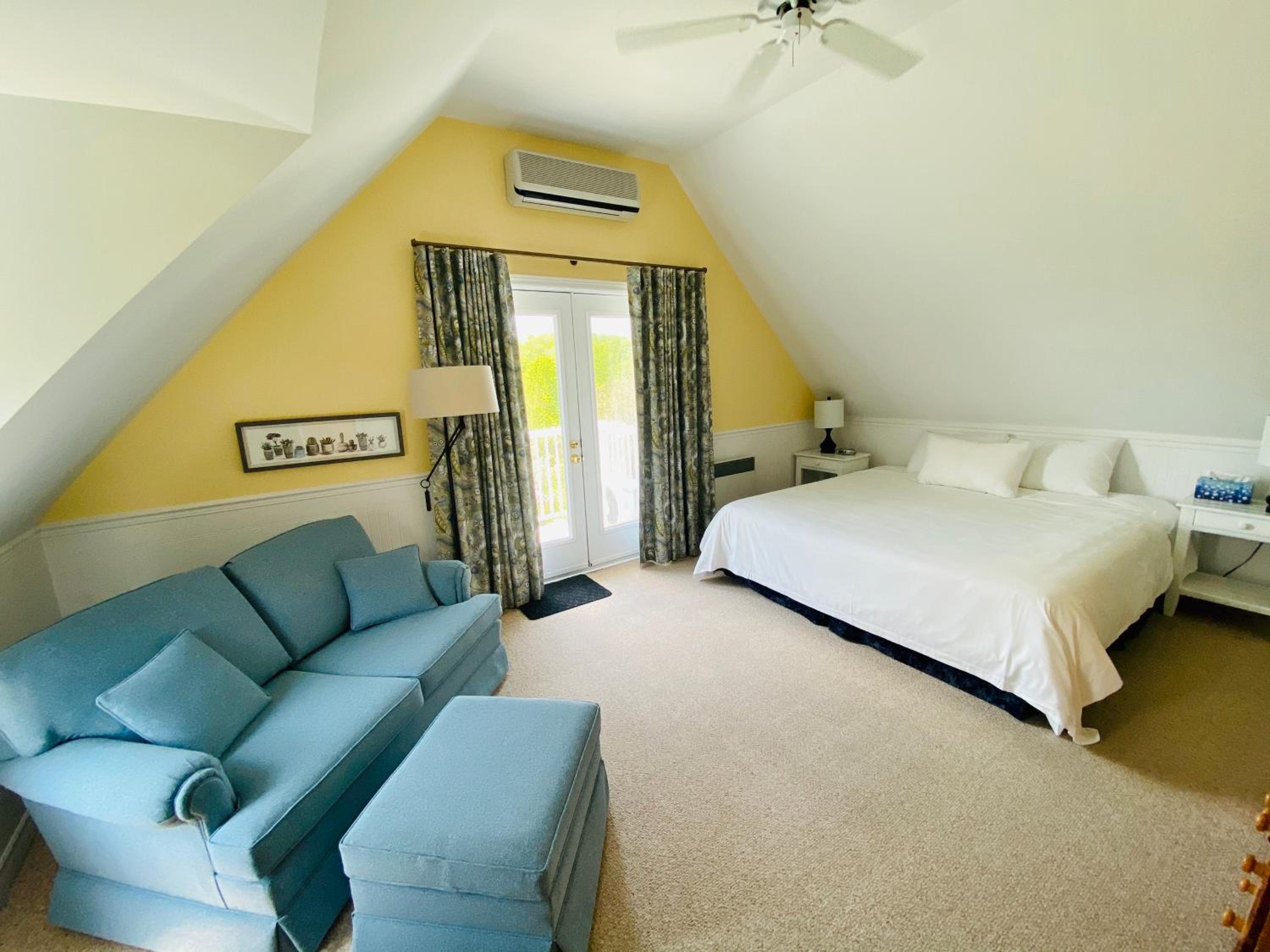 Deluxe King Room photo 1