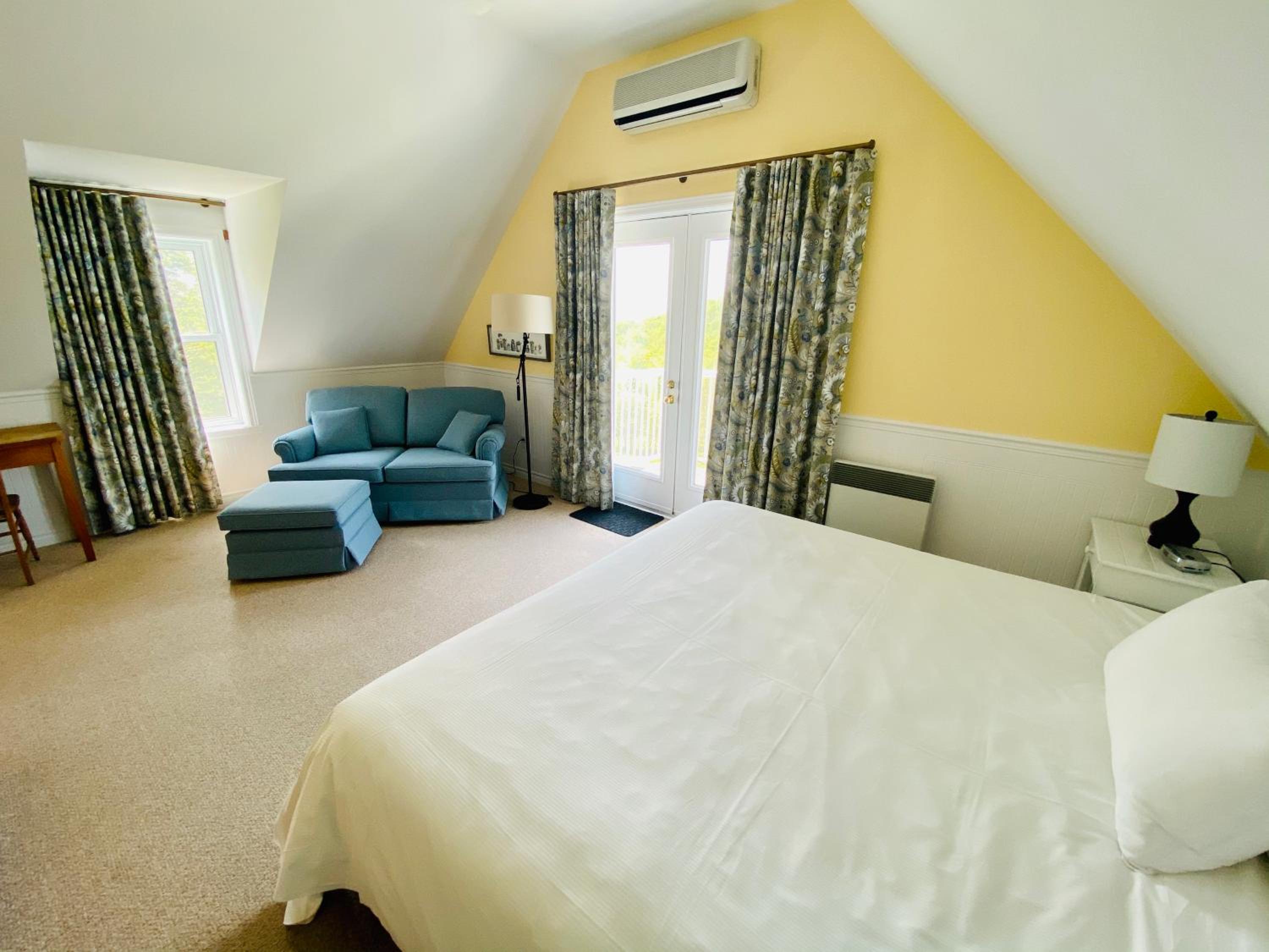 Deluxe King Room photo 3