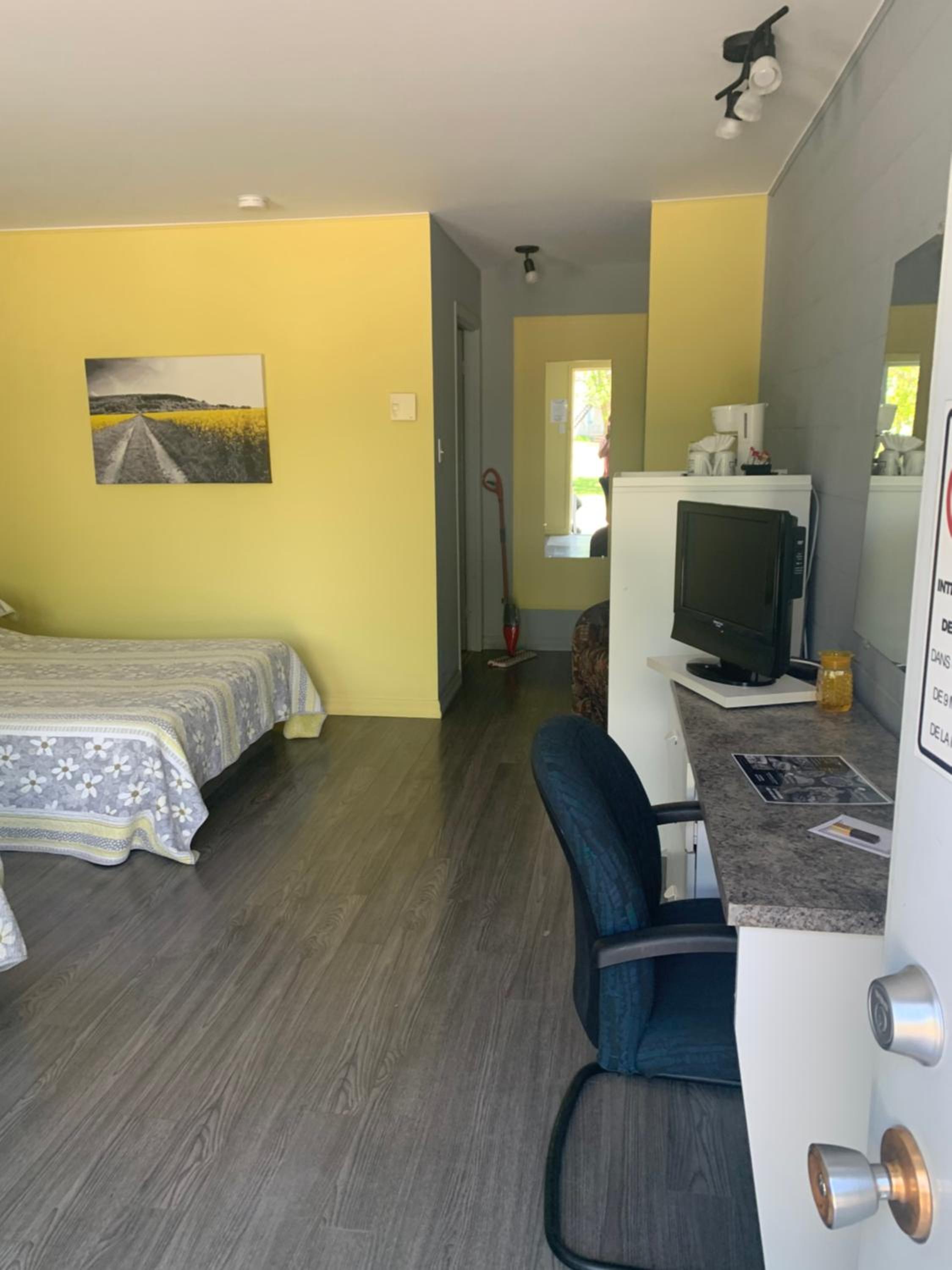 Family Room with Private Bathroom photo 1