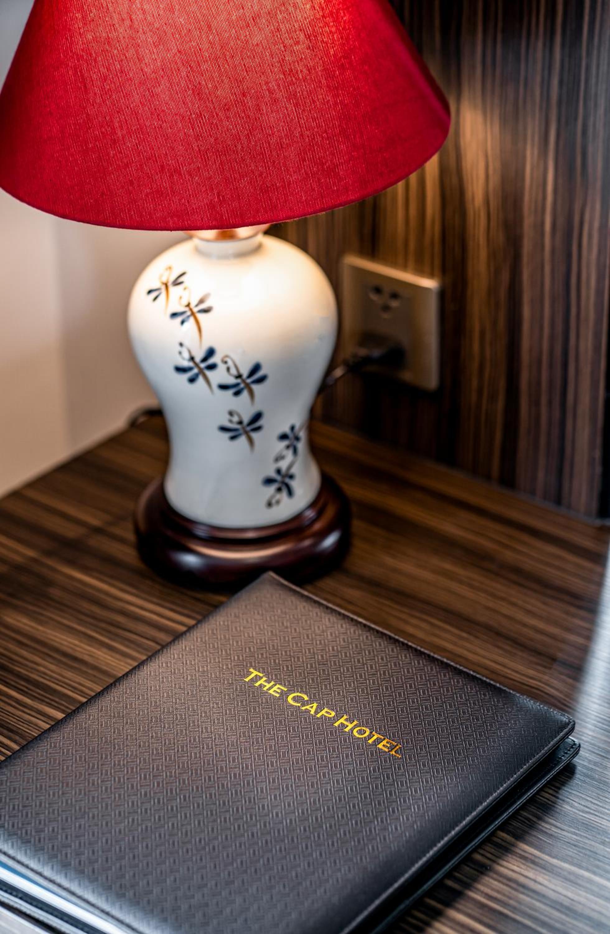 Deluxe Twin Room with Sea View - Photo 8