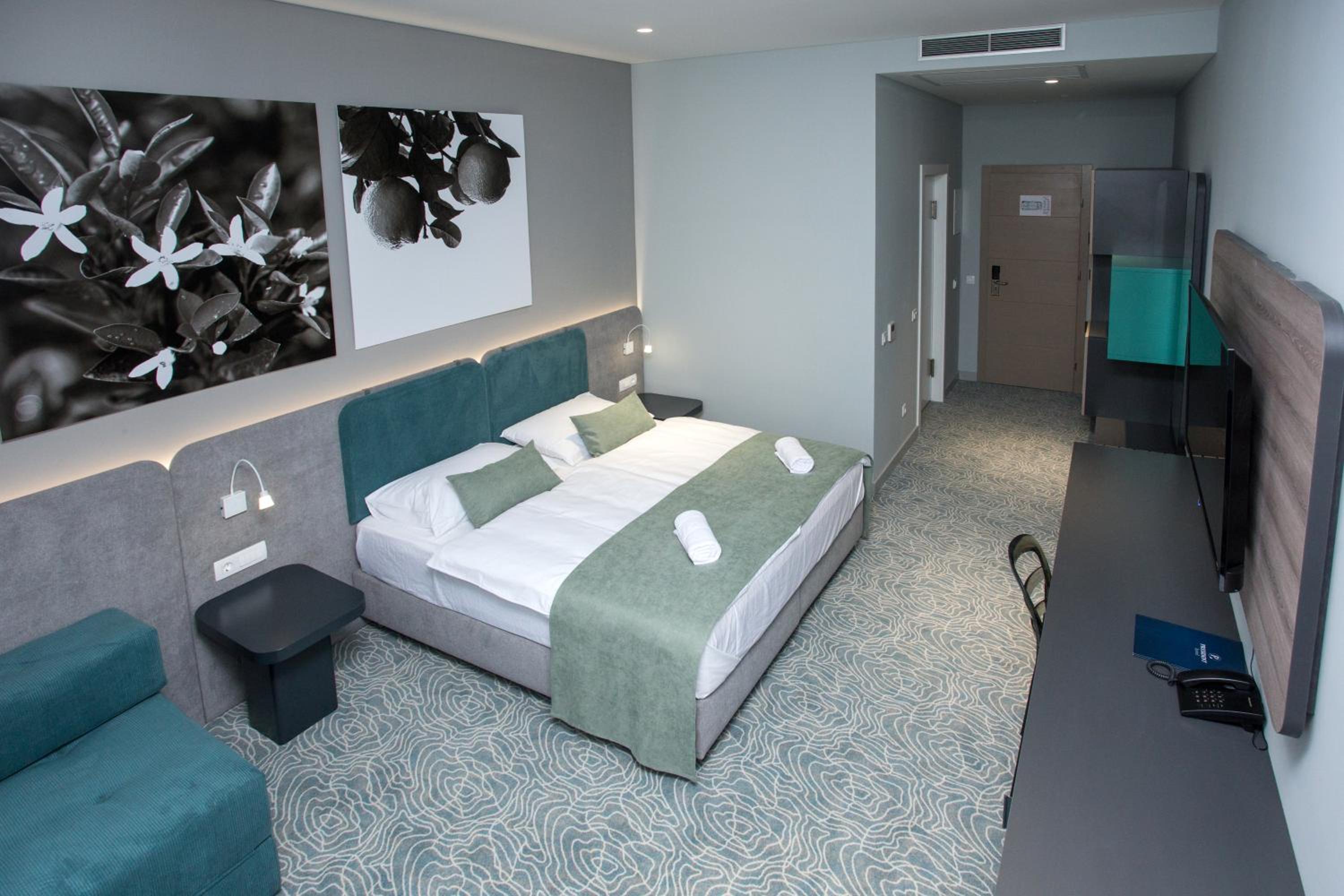 Standard Double or Twin Room photo 1