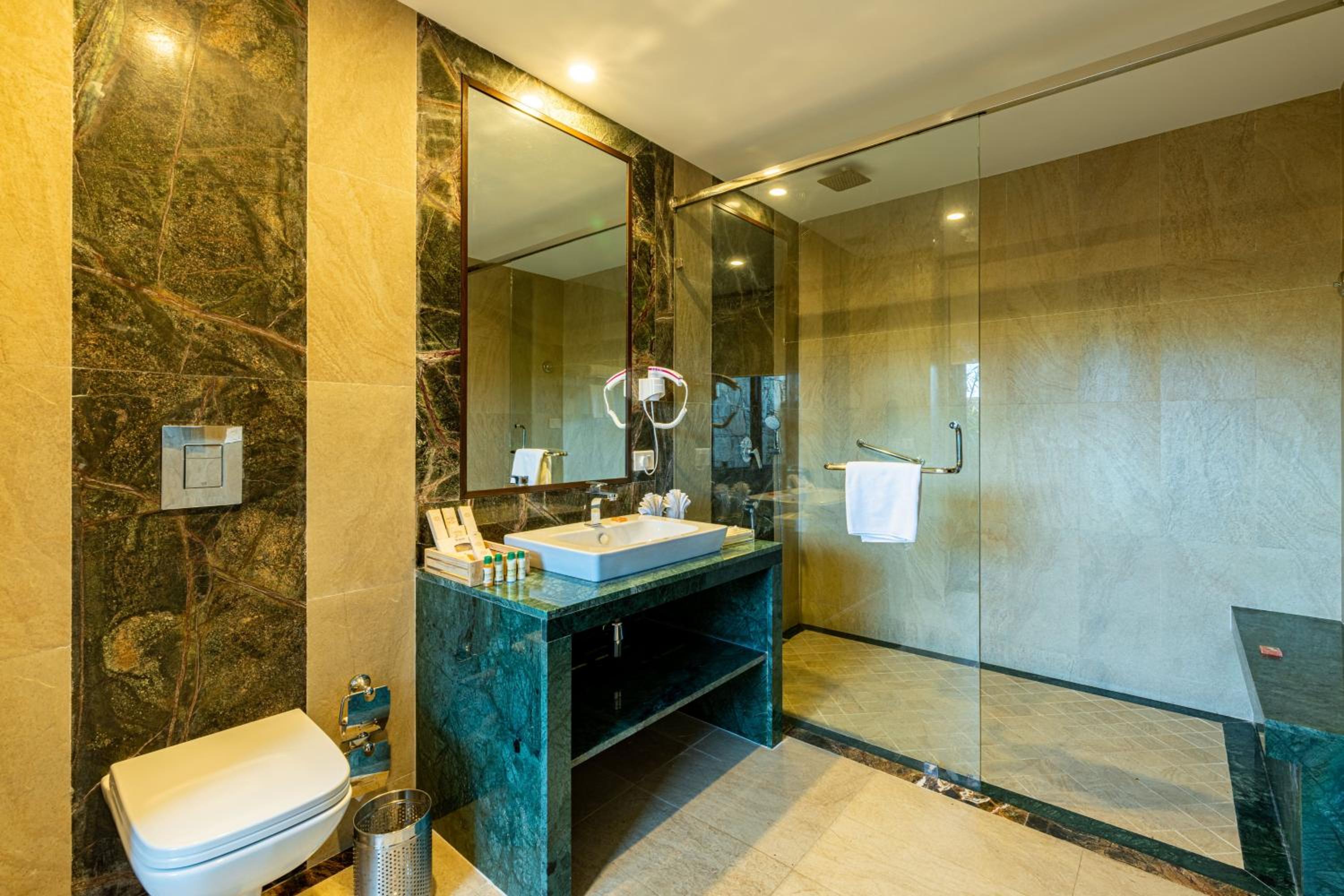 Presidential Villa - 20% off on F&B, 20% off on Spa and Laundry, Happy Hours from 11 AM to 7 PM photo 2