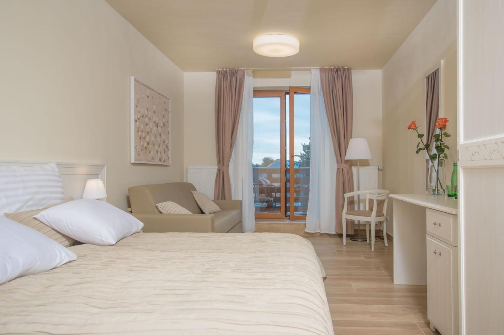 Deluxe Double or Twin Room - Photo 13