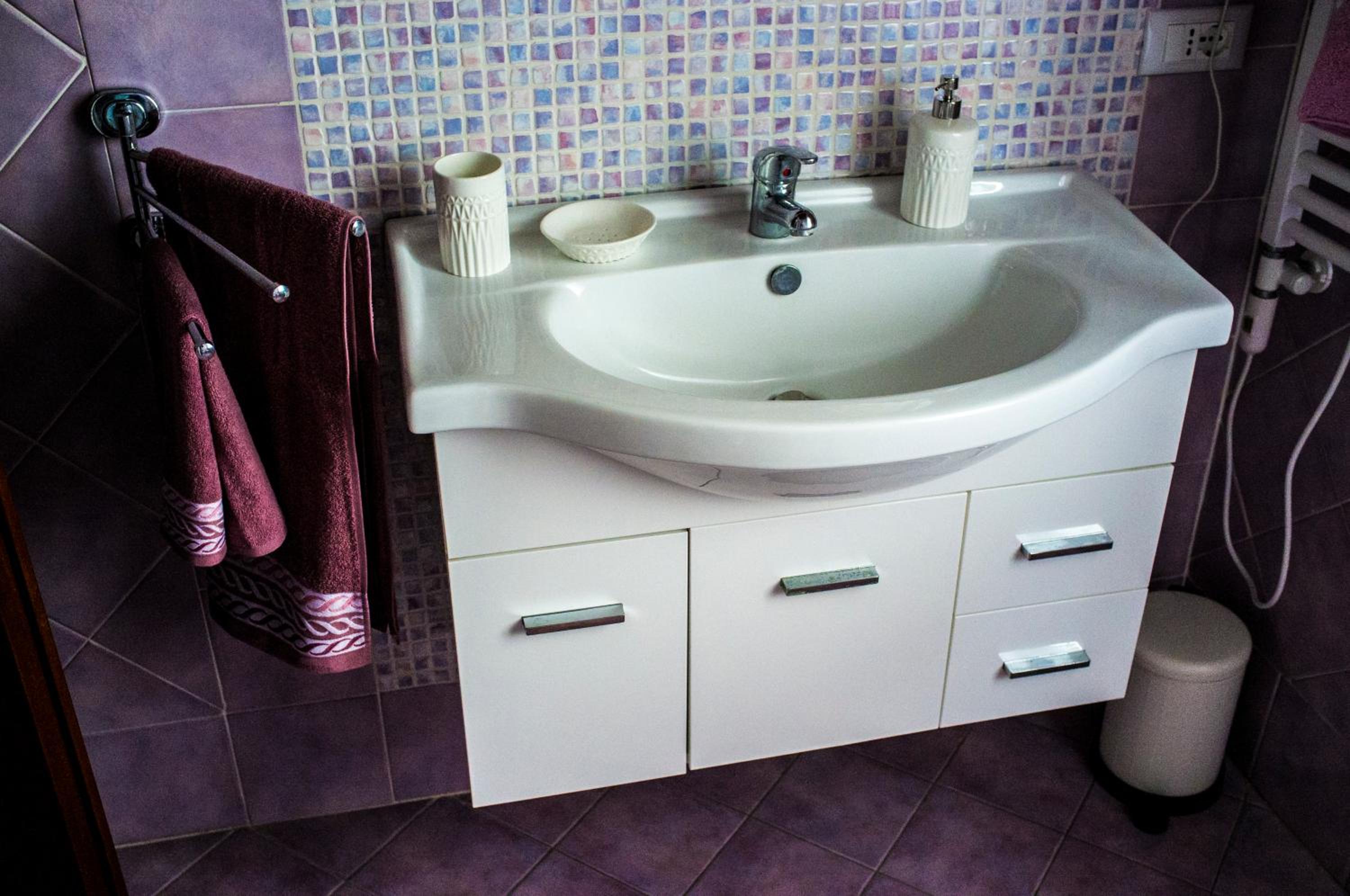 Double Room with Private Bathroom - Photo 10