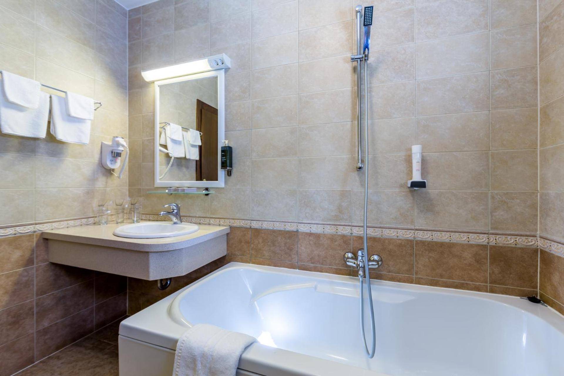 Triple Room with Balcony - Photo 4