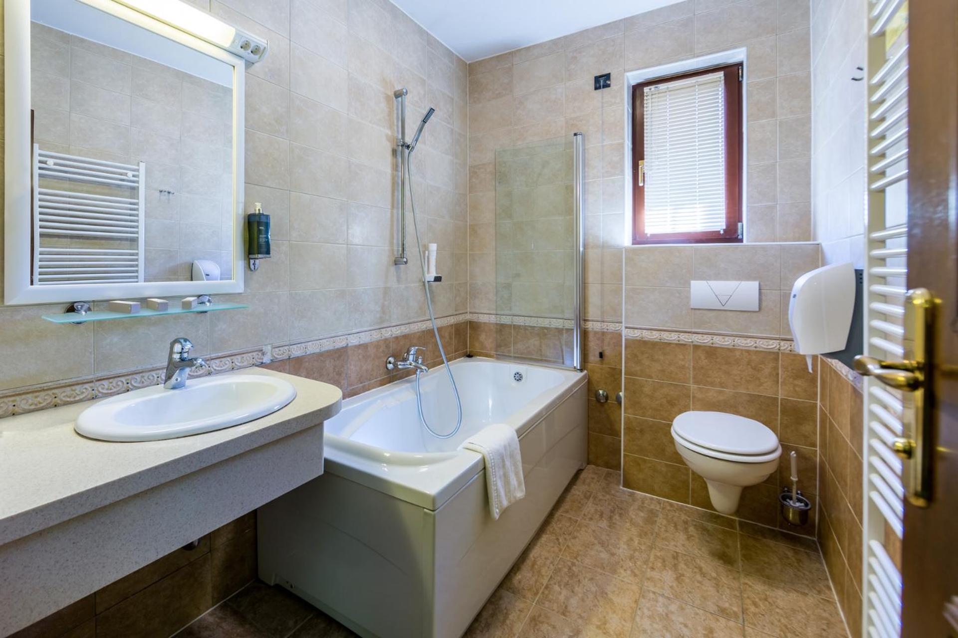 Triple Room with Balcony - Photo 5