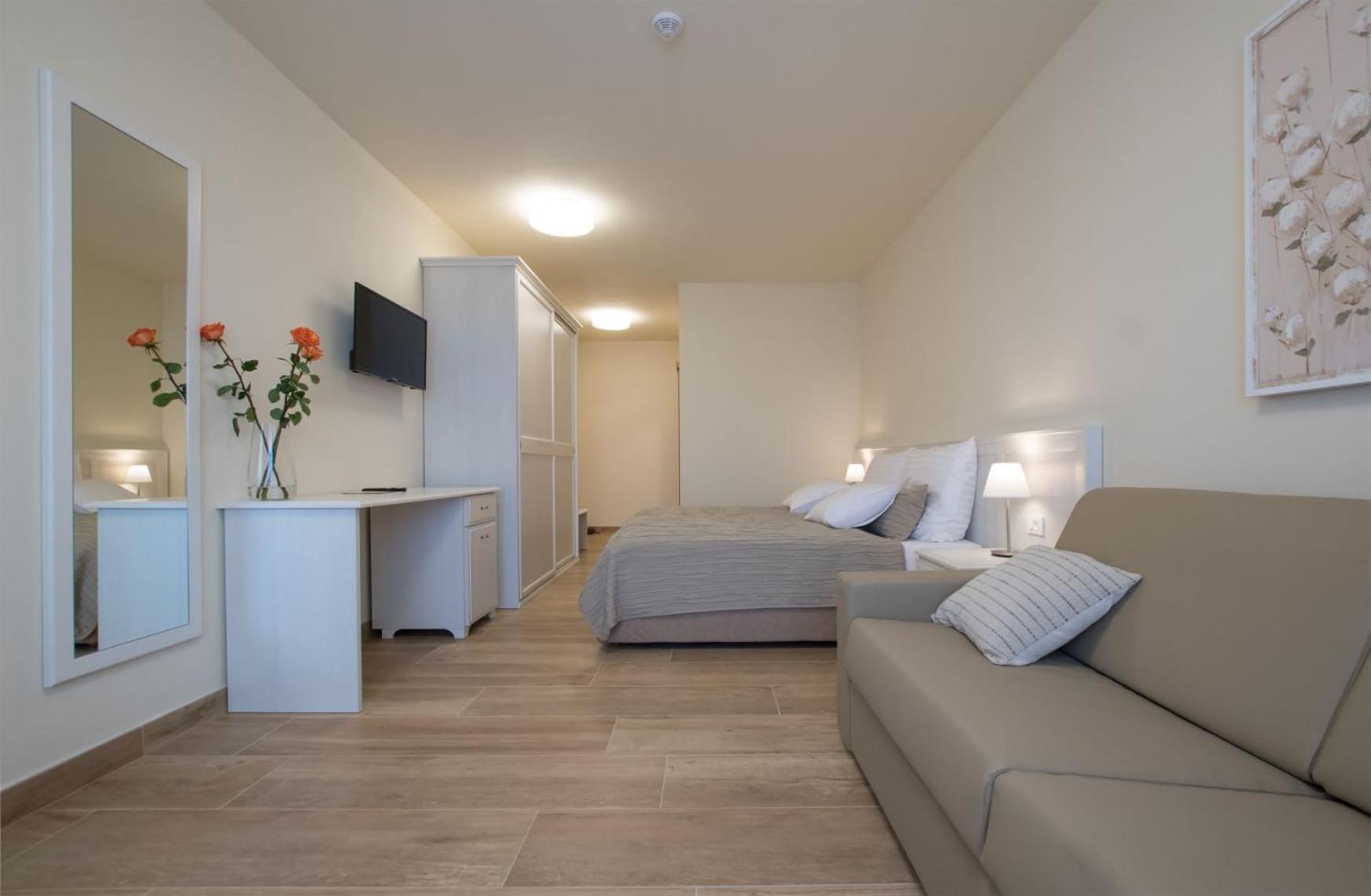 Deluxe Triple Room - Photo 14