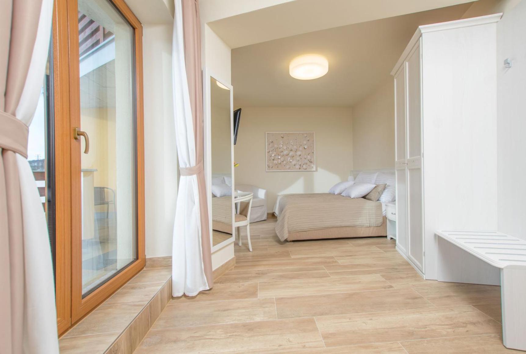 Deluxe Double or Twin Room - Photo 20