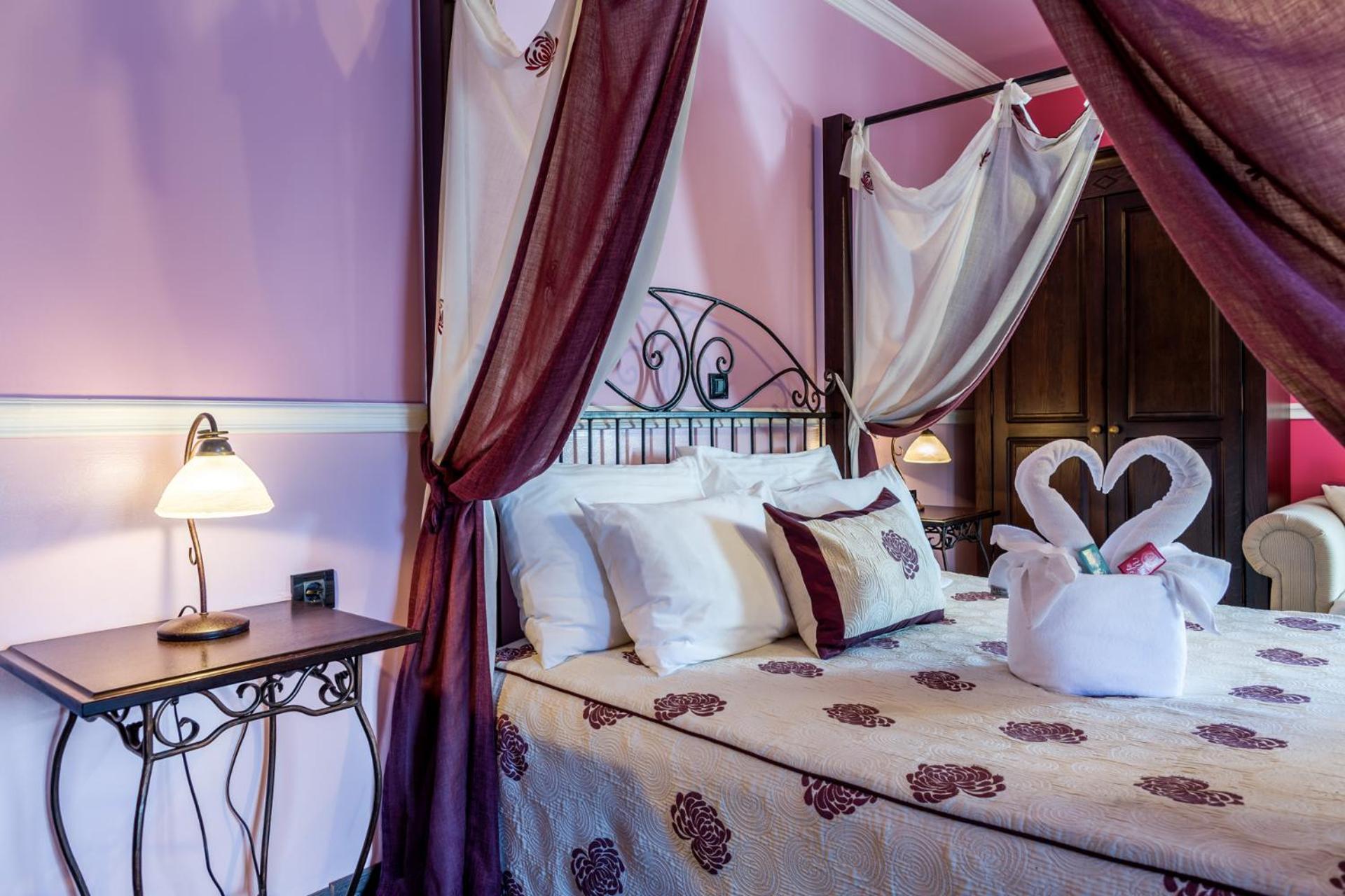 Honeymoon Suite - Photo 1