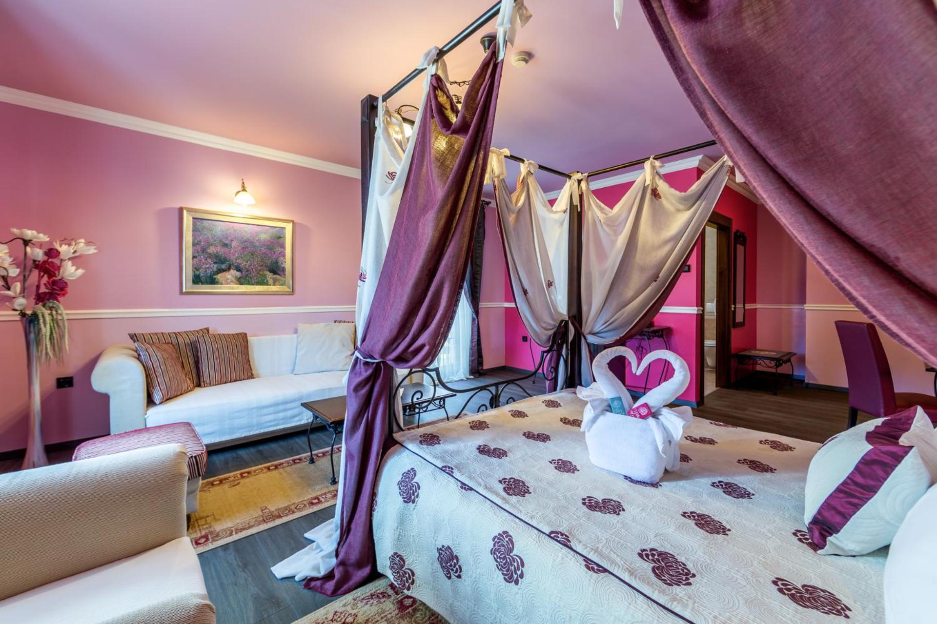 Honeymoon Suite - Photo 6