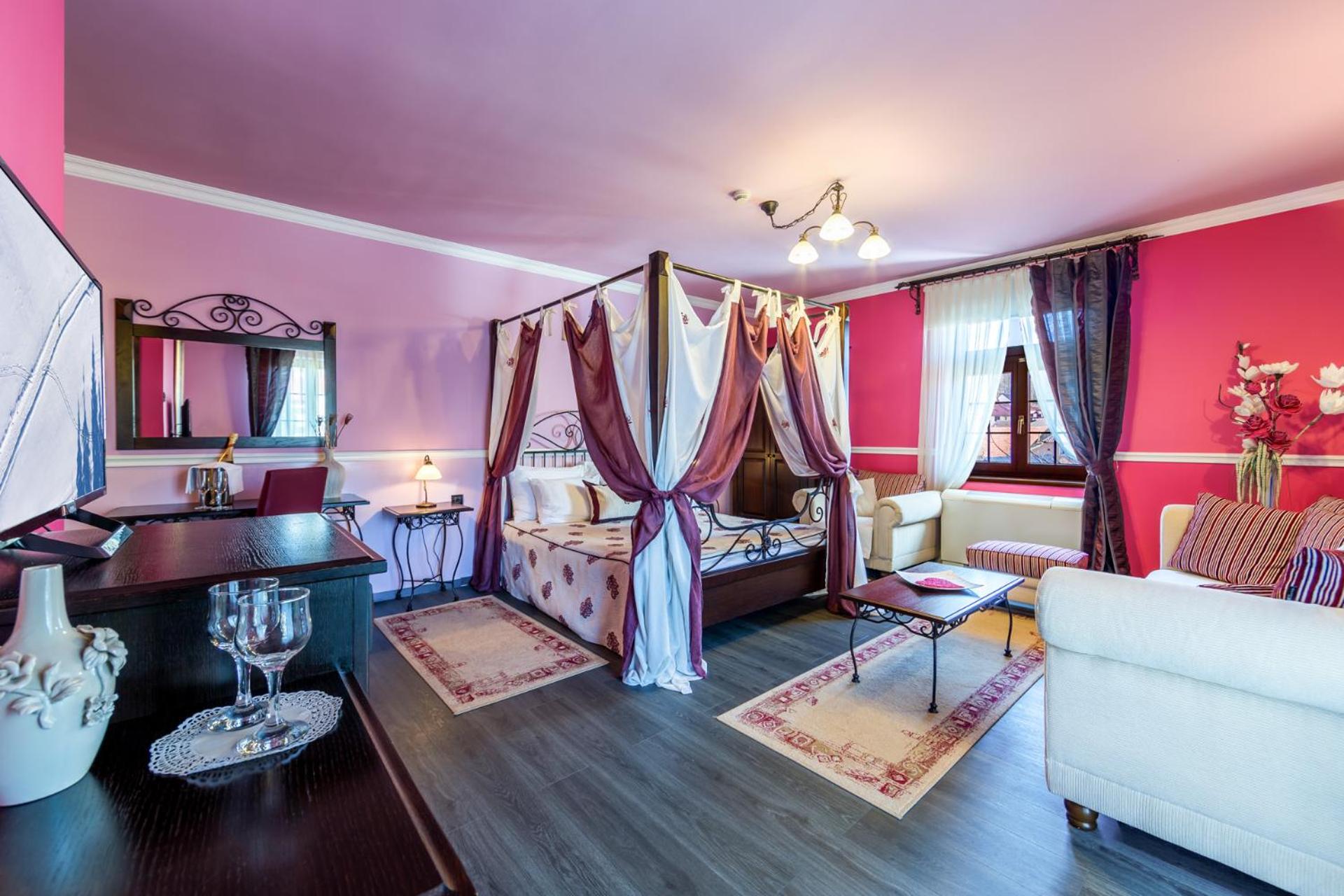 Honeymoon Suite - Photo 5