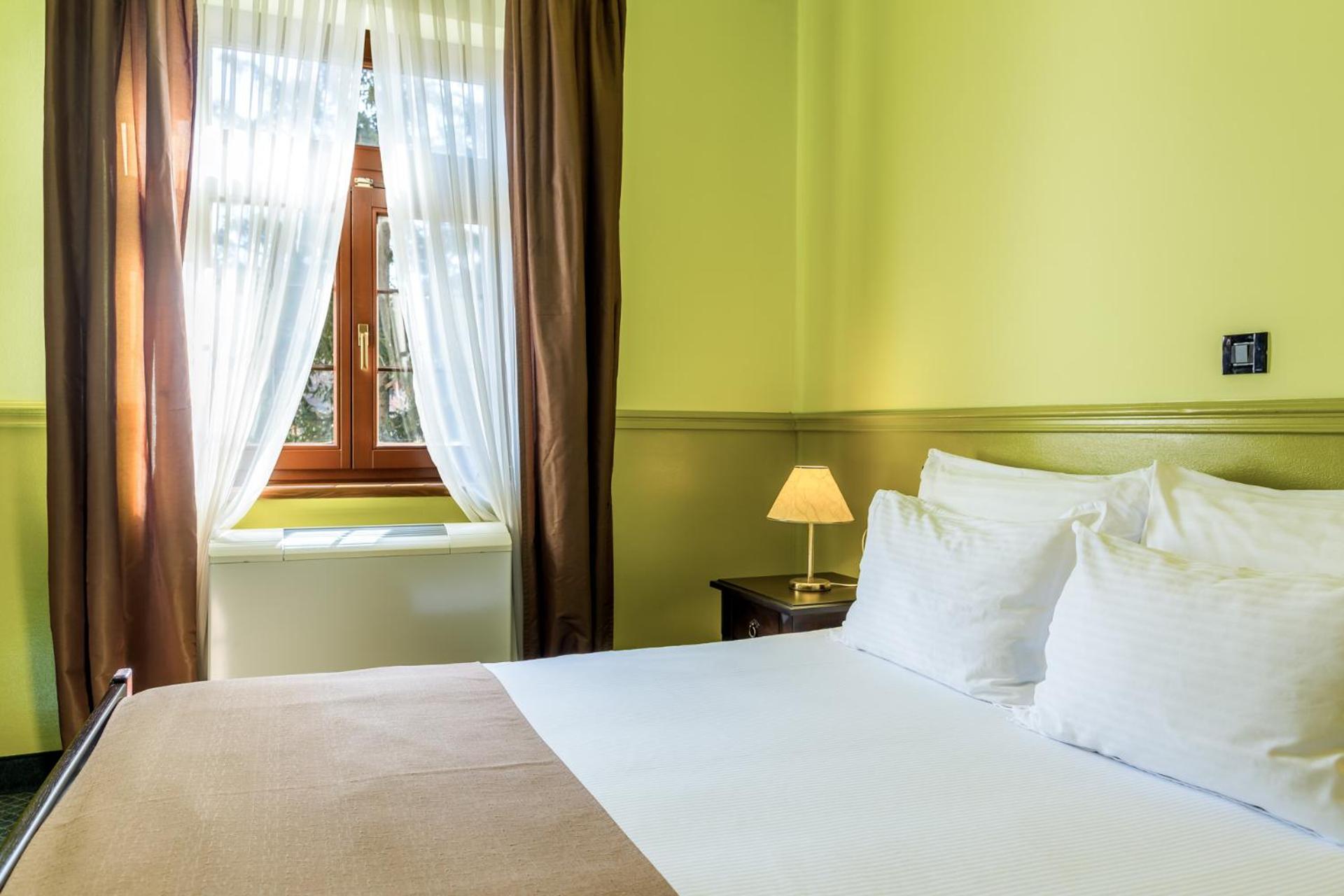 Double or Twin Room - Photo 2
