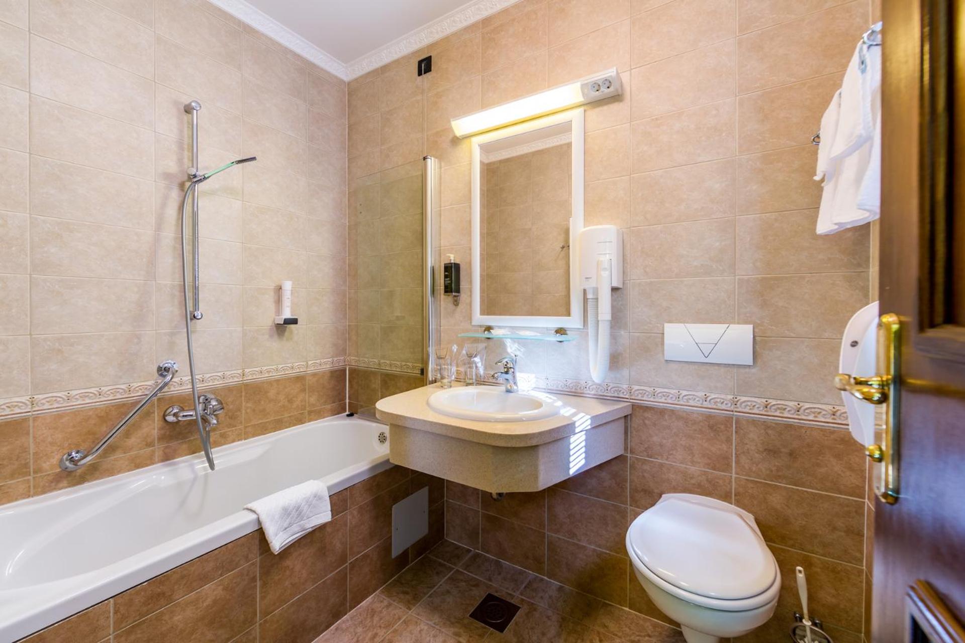 Double or Twin Room - Photo 6