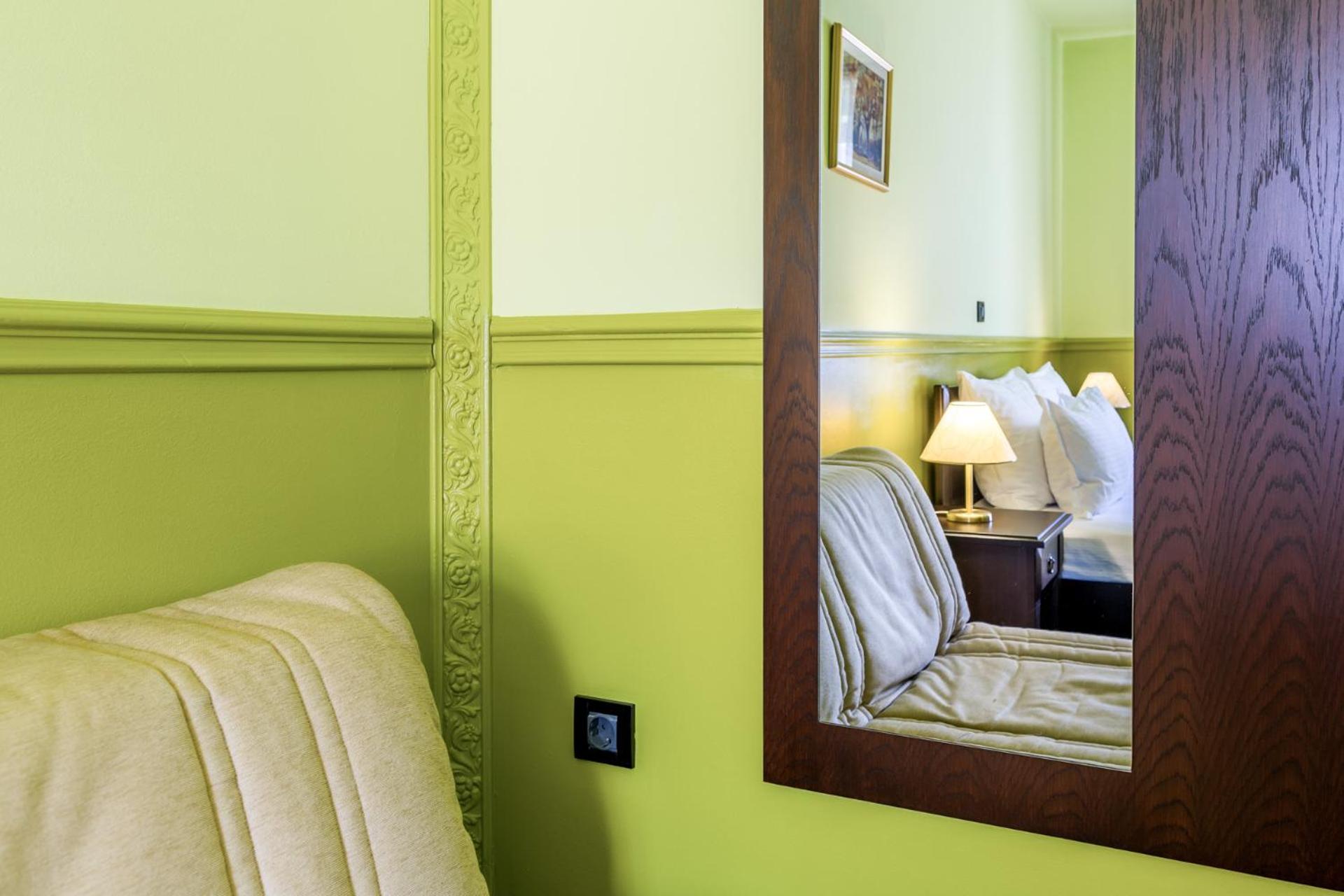 Double or Twin Room - Photo 5