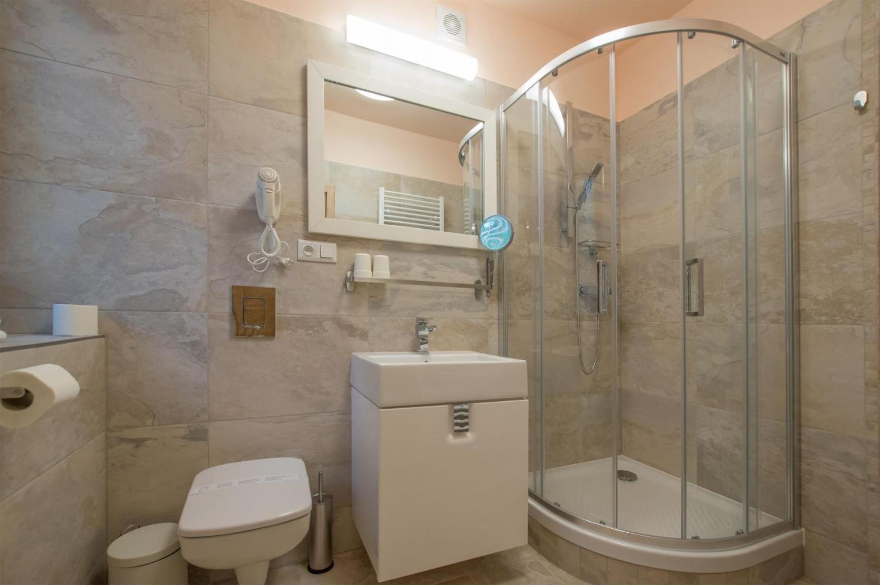 Deluxe Double or Twin Room - Photo 4