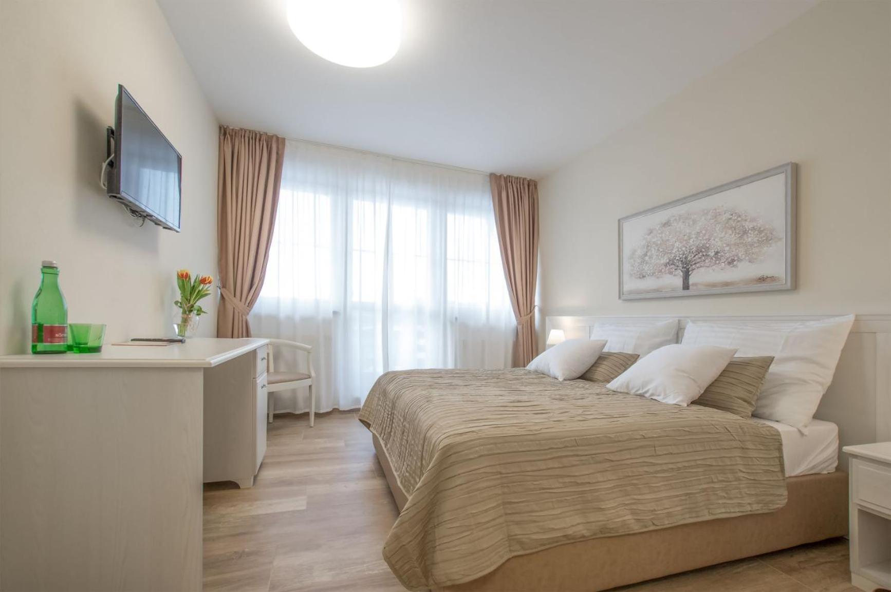 Deluxe Double or Twin Room - Photo 2