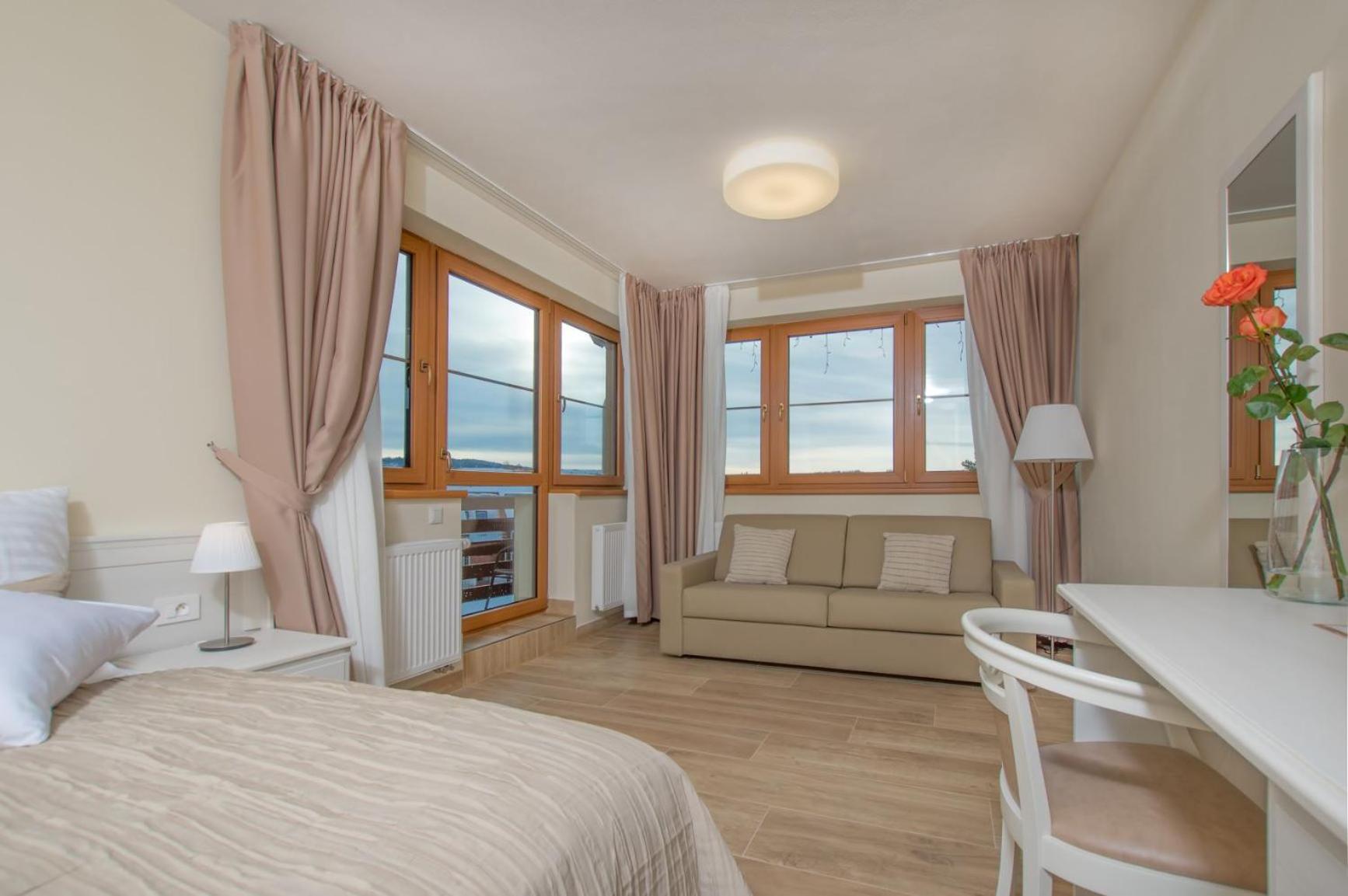 Deluxe Double or Twin Room - Photo 7