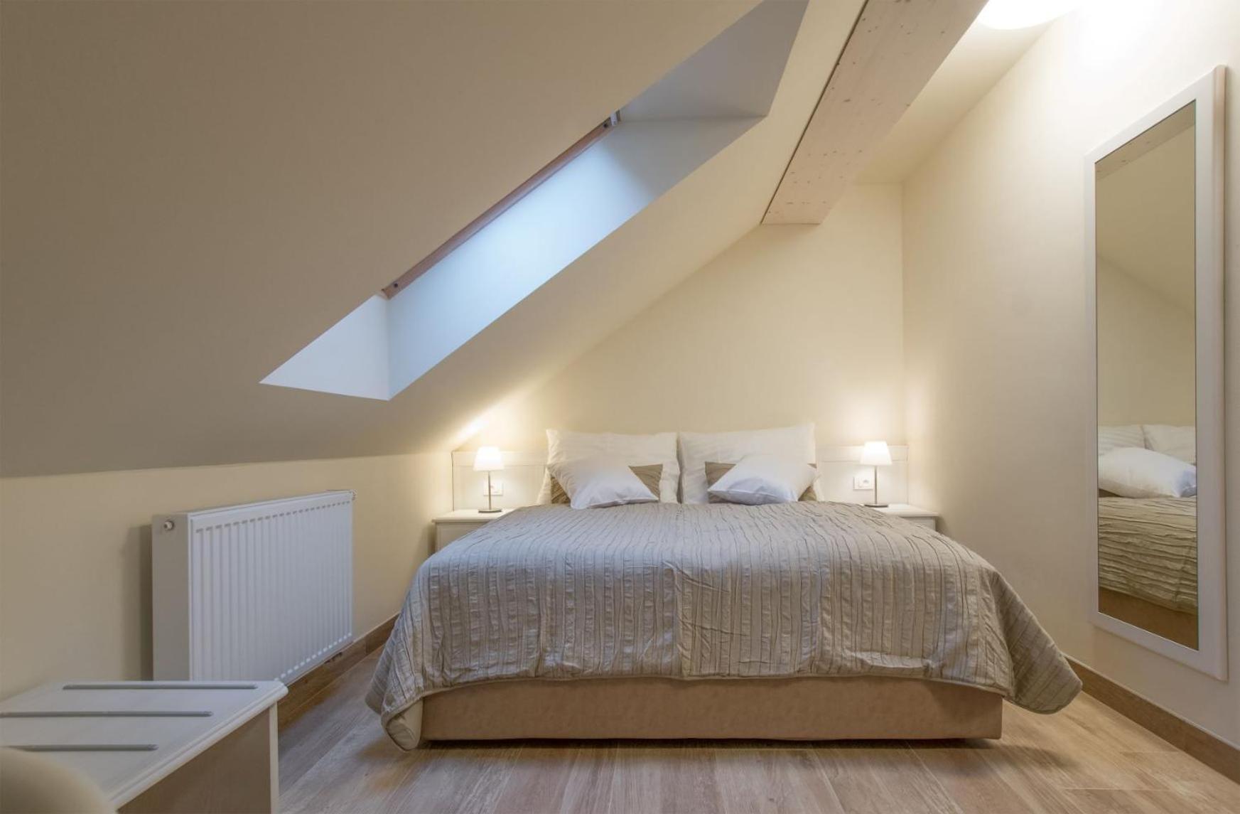 Deluxe Double or Twin Room - Photo 12