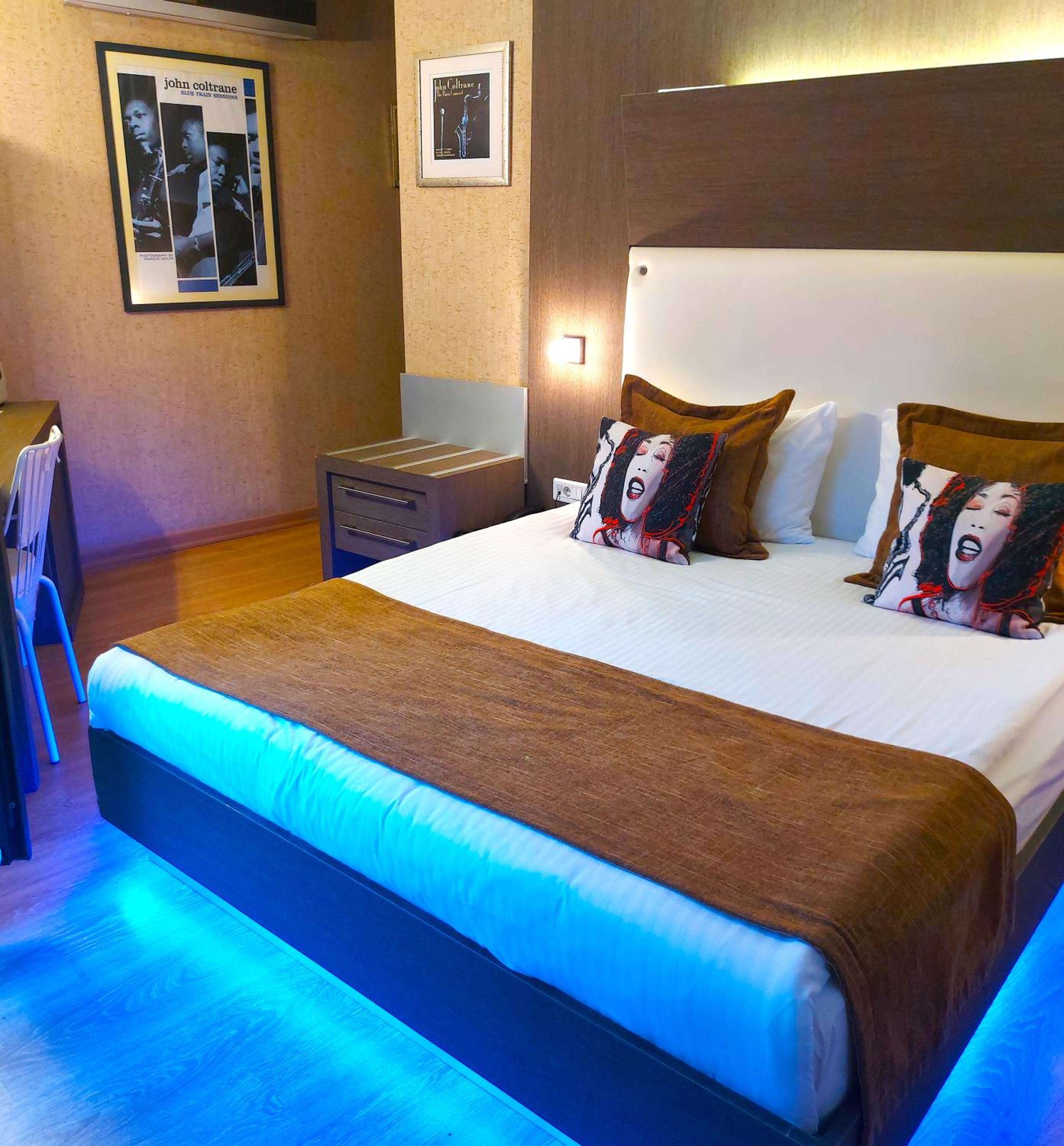 Deluxe Double Room with Balcony photo 1