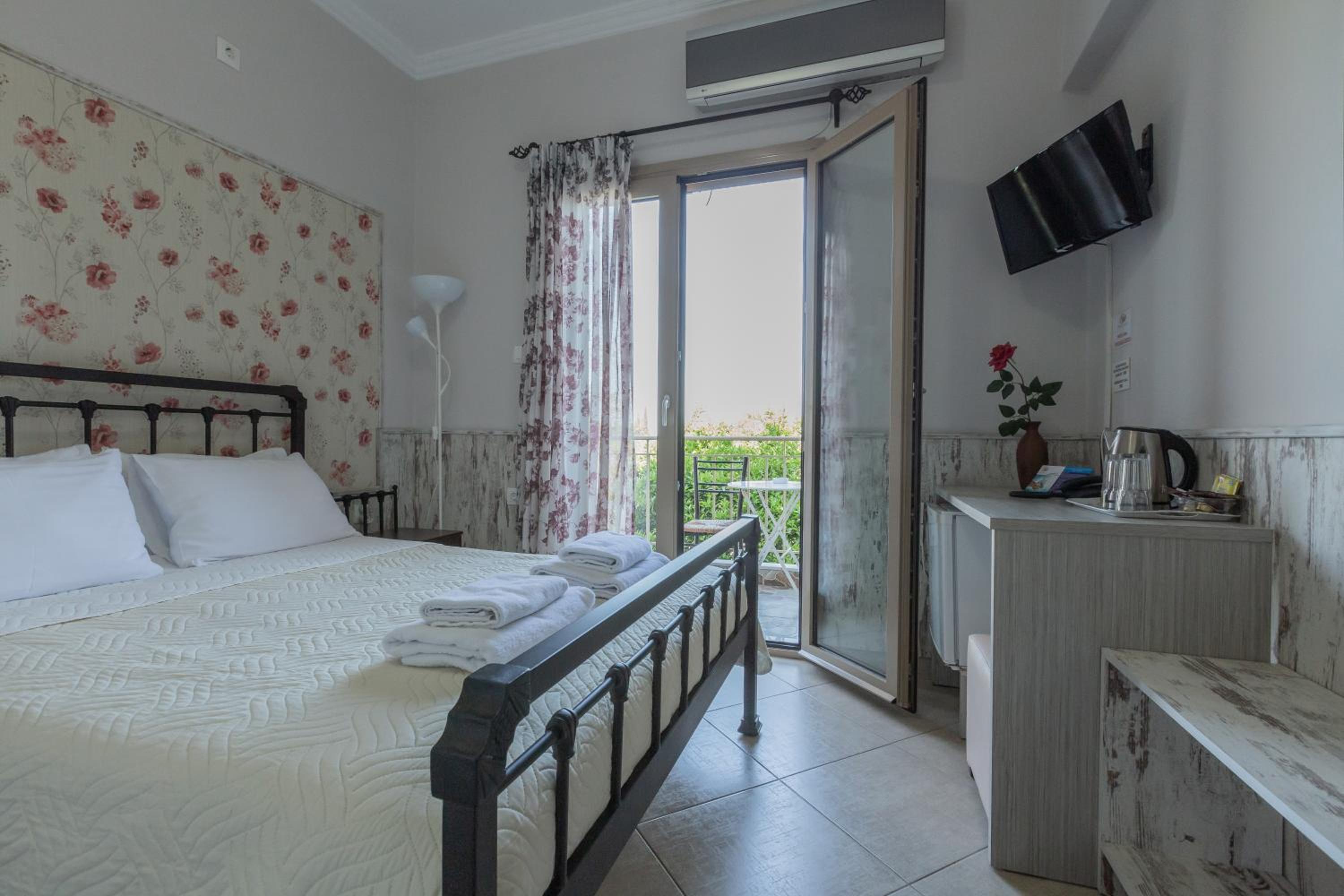 Doppel- oder Zweibettzimmer mit Terrasse
