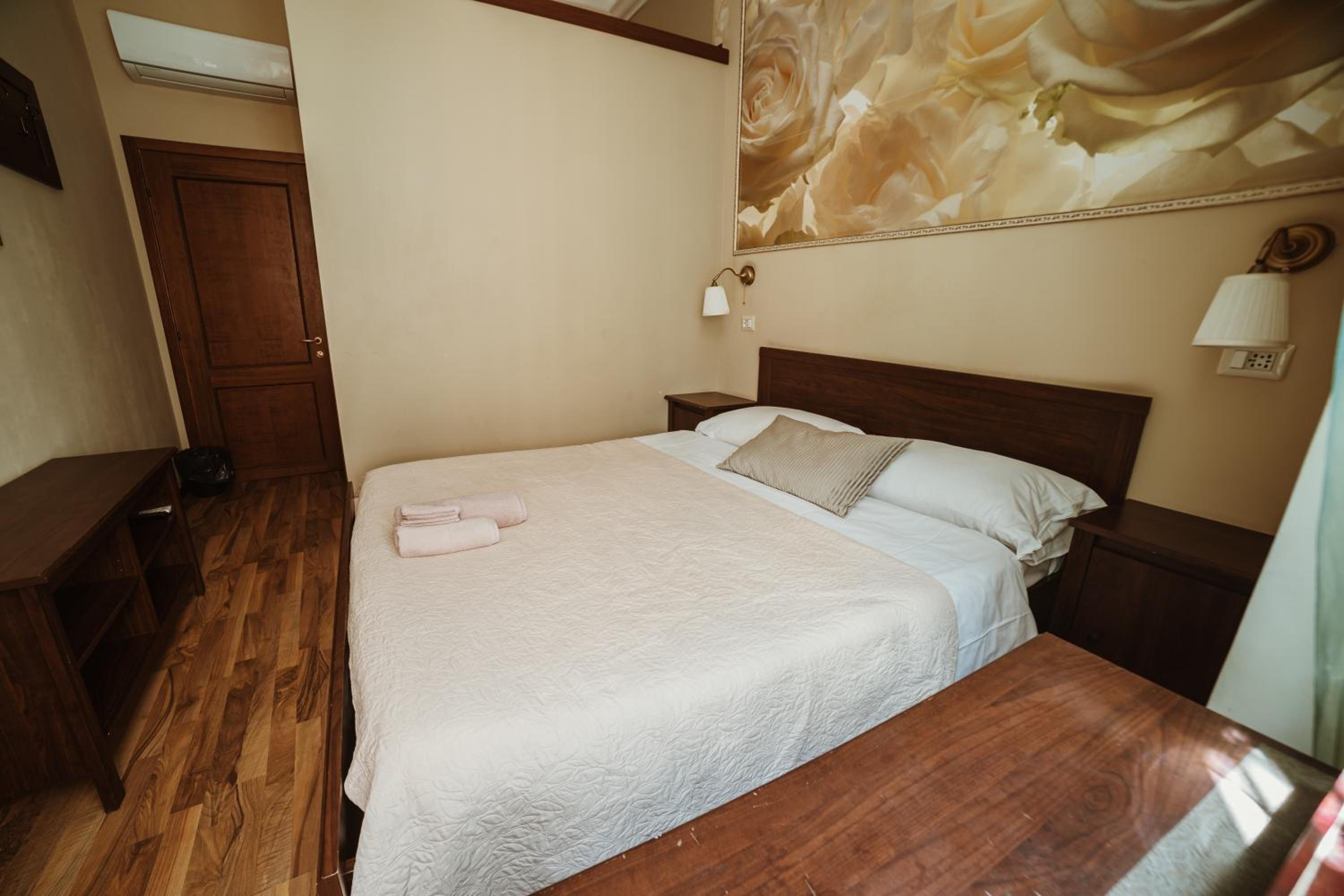 Small Double Room photo 2