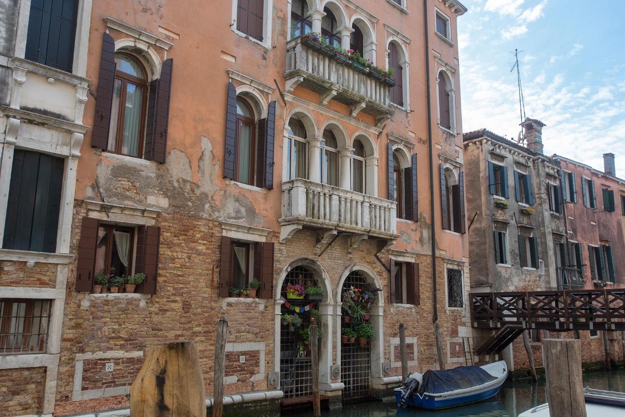 Superior Double or Twin Room with Canal View photo 2
