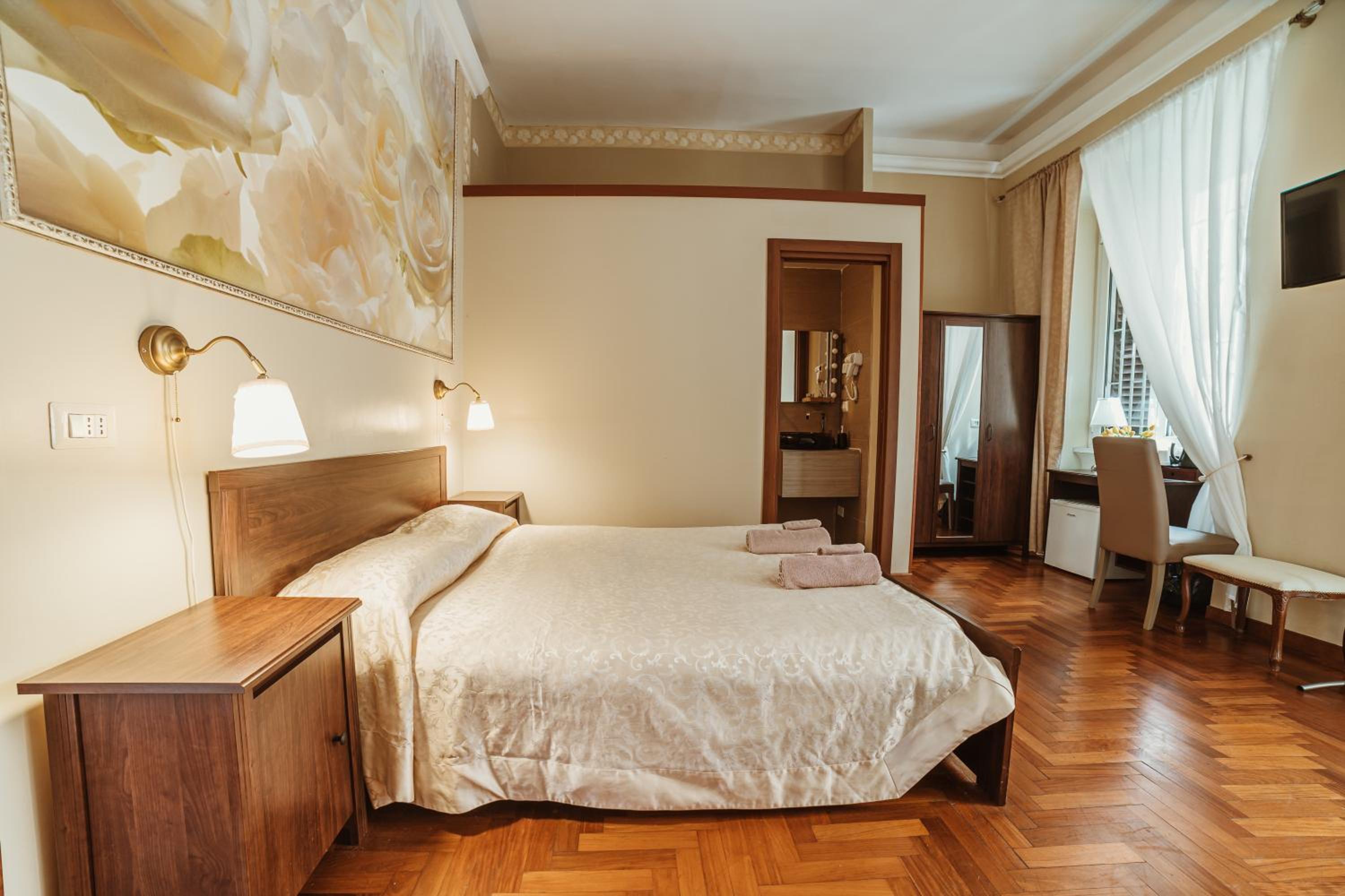 Large Double Room photo 2