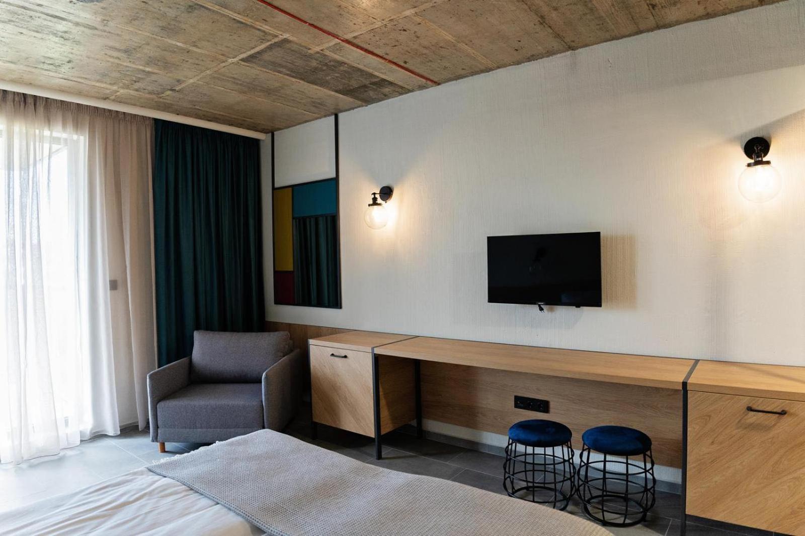 Deluxe Double Room (2 Adults + 1 Child) photo 2
